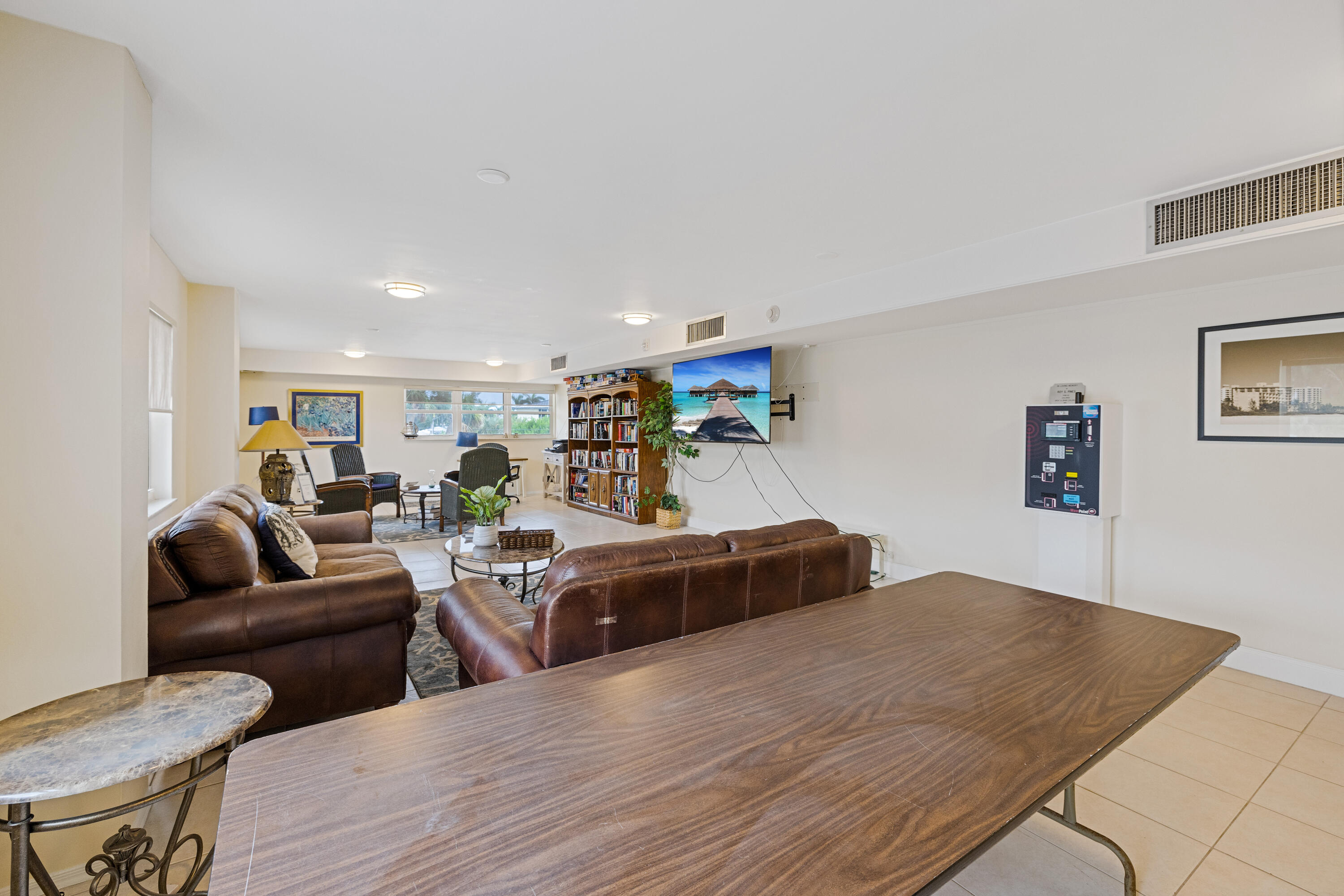 ARISTOCRAT OCEAN AND LAKEVIEW CONDOMINIUM - Residential