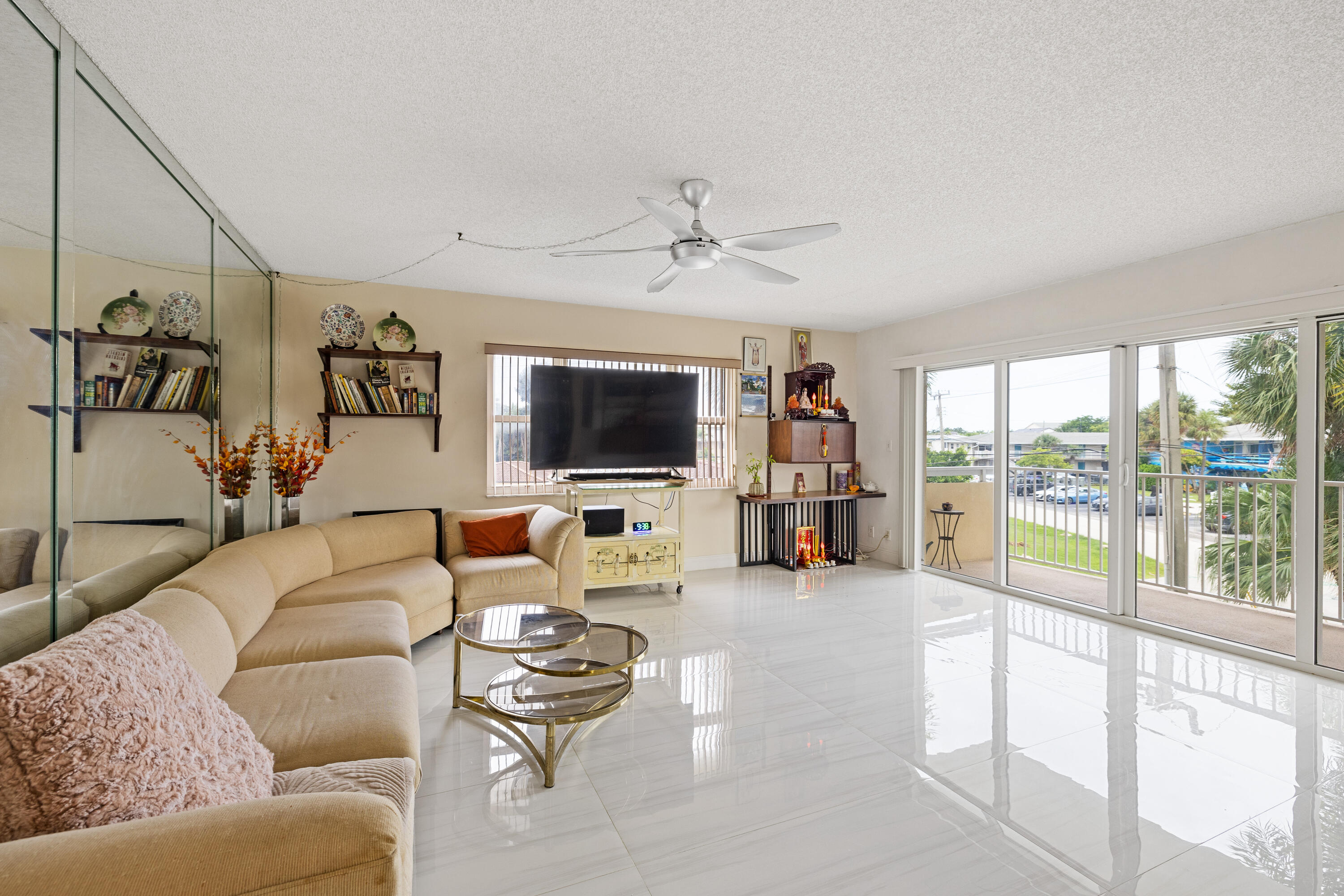 ARISTOCRAT OCEAN AND LAKEVIEW CONDOMINIUM - Residential