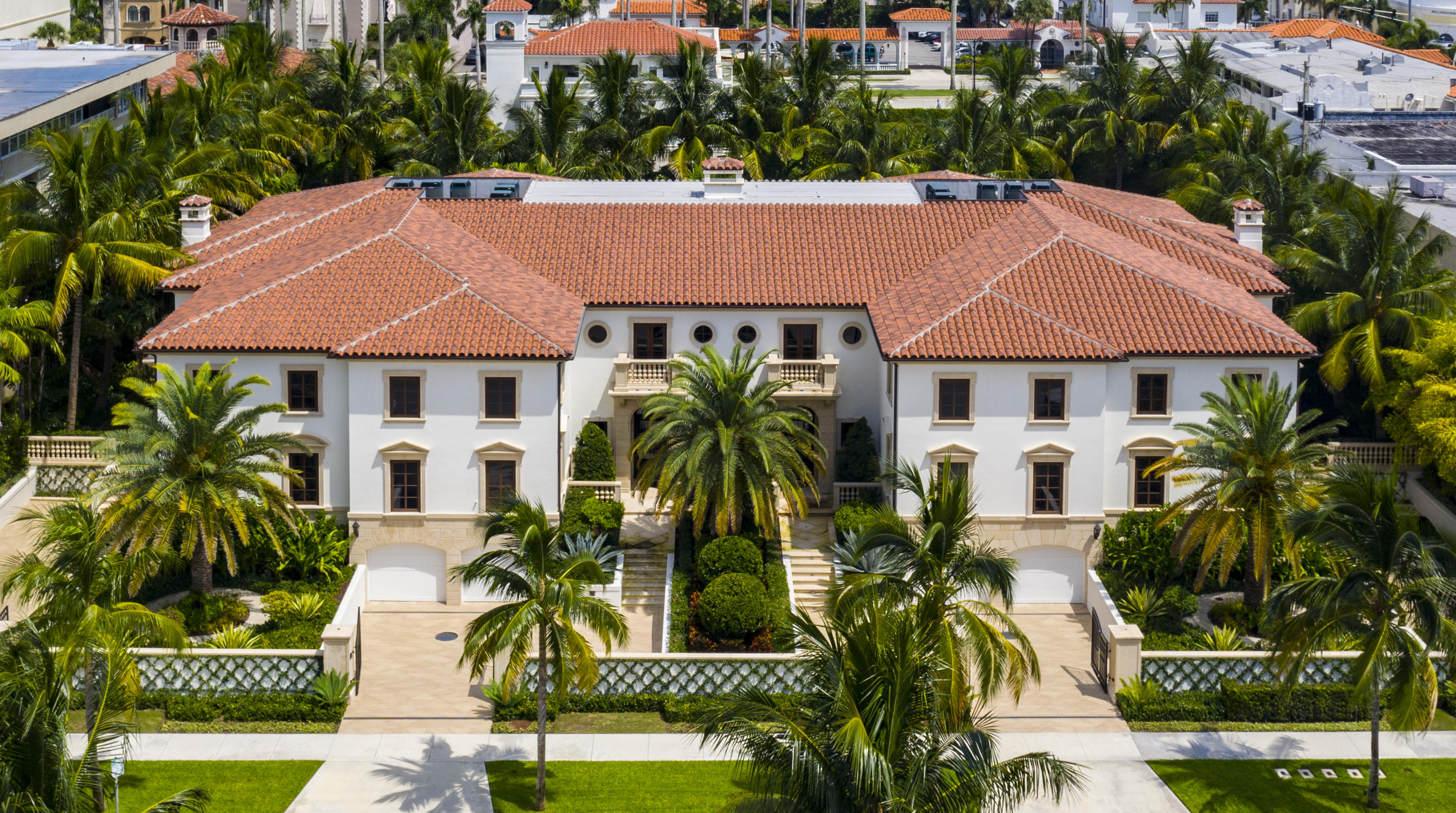 Introducing Palazzo Villas, the first townhomes to be built on Palm Beach Island in over 15 years. Located on Brazilian Avenue, Palazzo Villas offers an unmatched level of privacy while within walking distance of Palm Beach's finest shops and restaurants. 

Be the first to enjoy all this residence has to offer, including soaring ceilings, gracious entertaining spaces, custom designer kitchens with Sub-Zero and Wolf appliances, Waterworks fixtures and so much more. The generously sized Master Suite features a private office with a full en-suite bathroom, large walk-in closets, a 5-piece master bathroom and a private terrace with beautiful garden views. 

The meticulously manicured garden offers a private heated swimming pool and spa, summer kitchen with gas grill, and a covered patio.