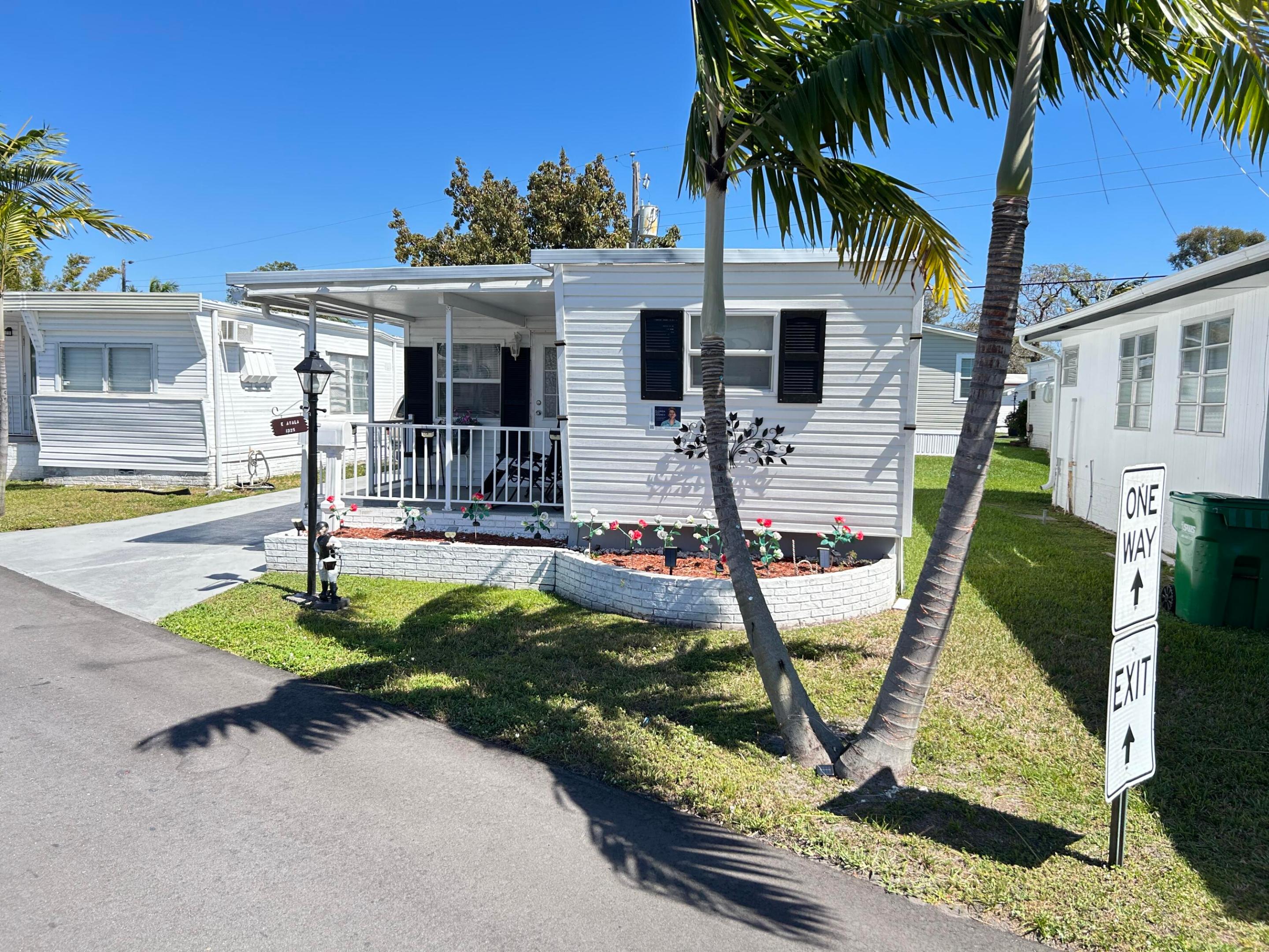 Two-bedroom, 1.5-bathroom home located in the Orangebrook Harbor community. Beautiful, peaceful living environment close to the pool. Parking for two vehicles. The Florida room is fully enclosed and integrated into the home.