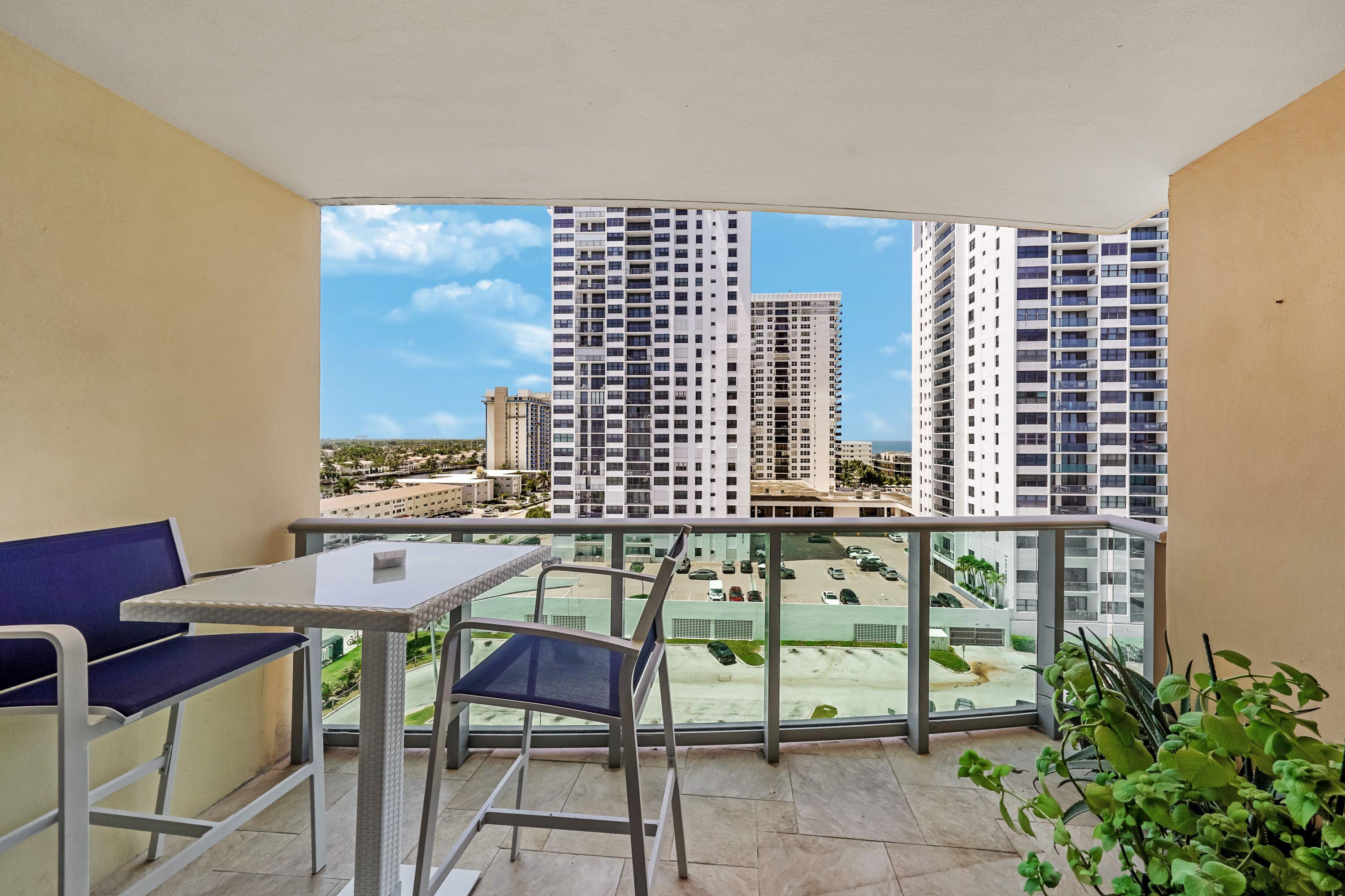 WAVE CONDO - Residential