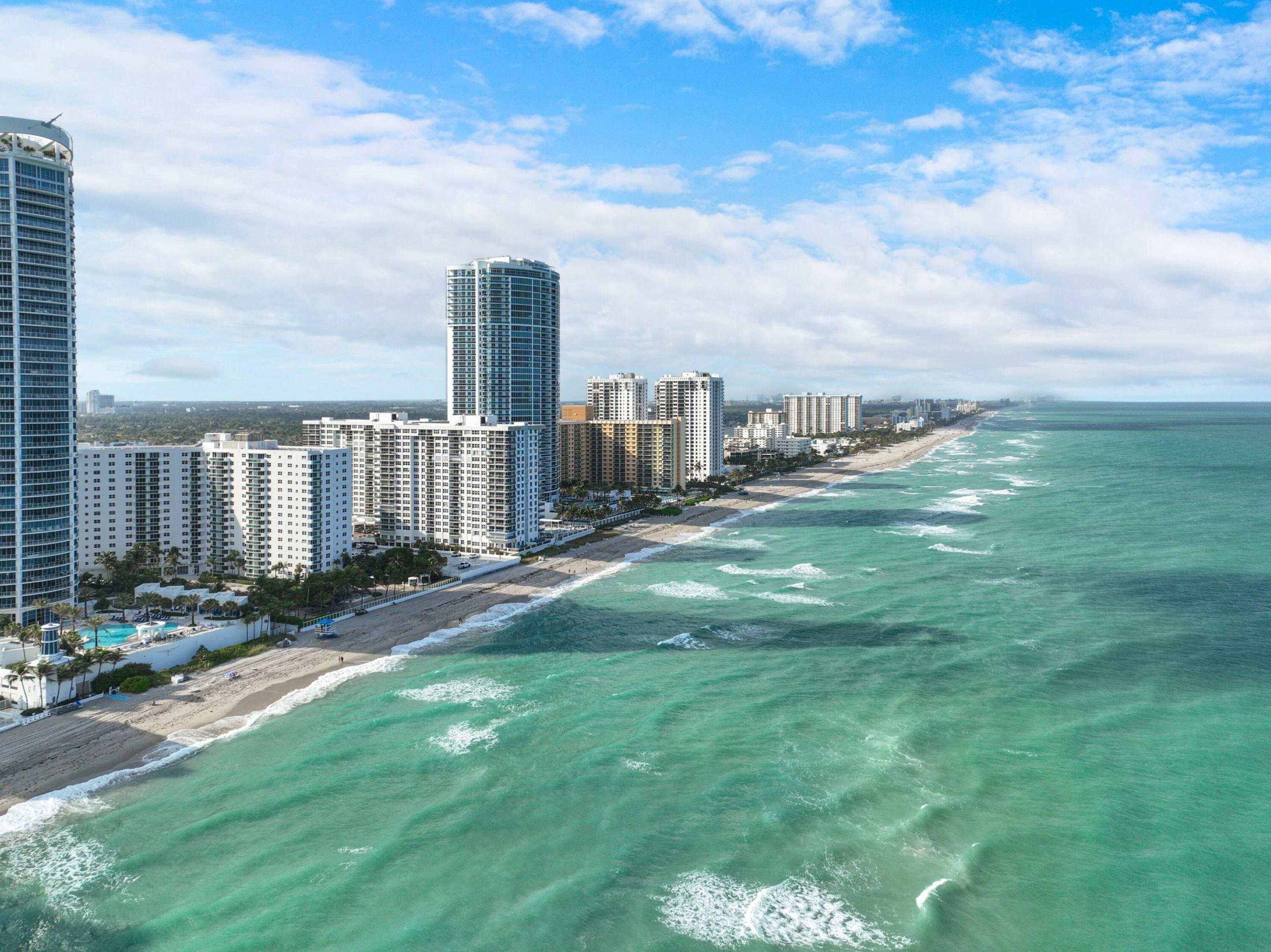 WAVE CONDO - Residential