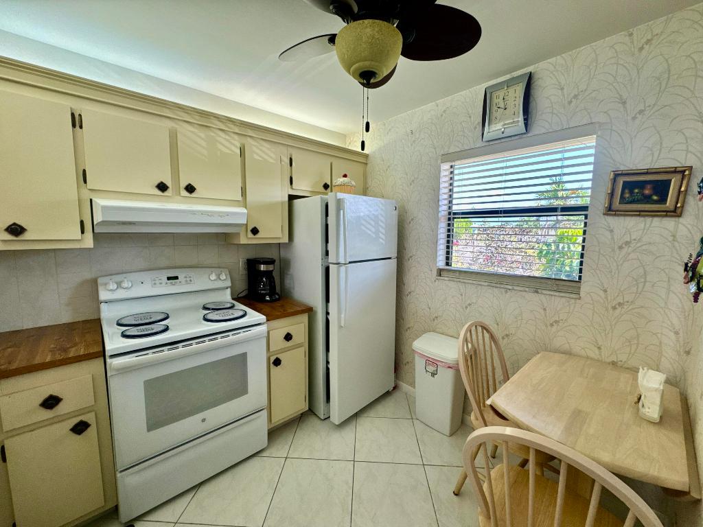 LUCERNE LAKES GOLF COLONY CONDOS 1 THRU 12 AND 14 - Residential Lease