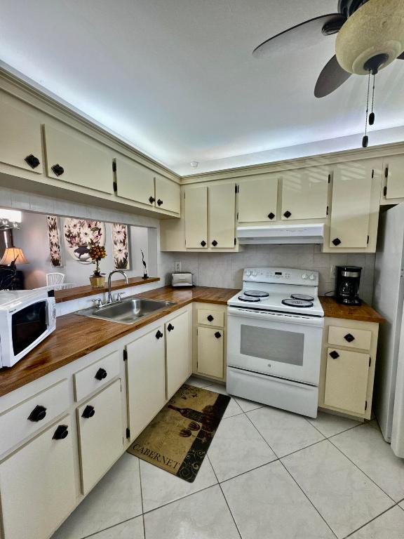 LUCERNE LAKES GOLF COLONY CONDOS 1 THRU 12 AND 14 - Residential Lease