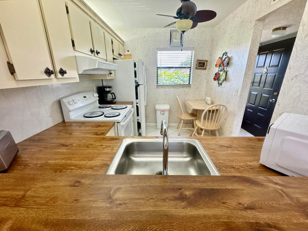 LUCERNE LAKES GOLF COLONY CONDOS 1 THRU 12 AND 14 - Residential Lease