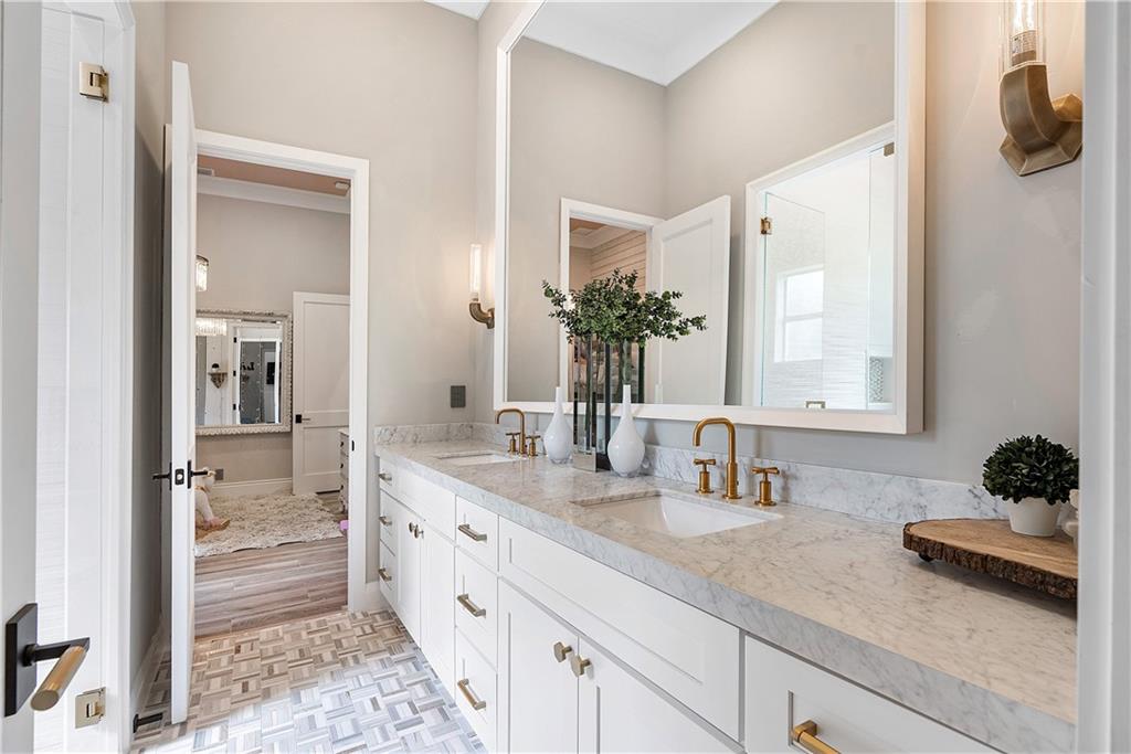 Pinehurst Woods 166-14 B - Residential