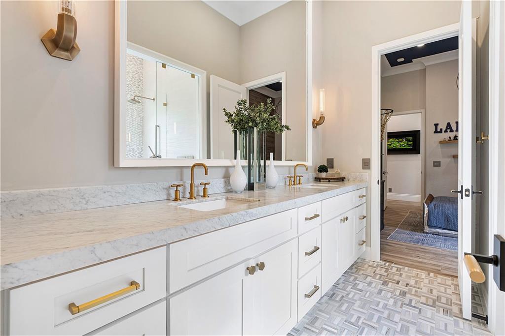 Pinehurst Woods 166-14 B - Residential