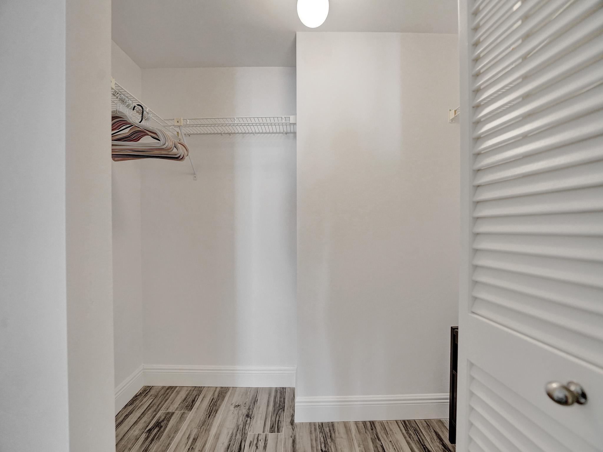 TOWNHOUSES OF HIGHLAND BE - Residential