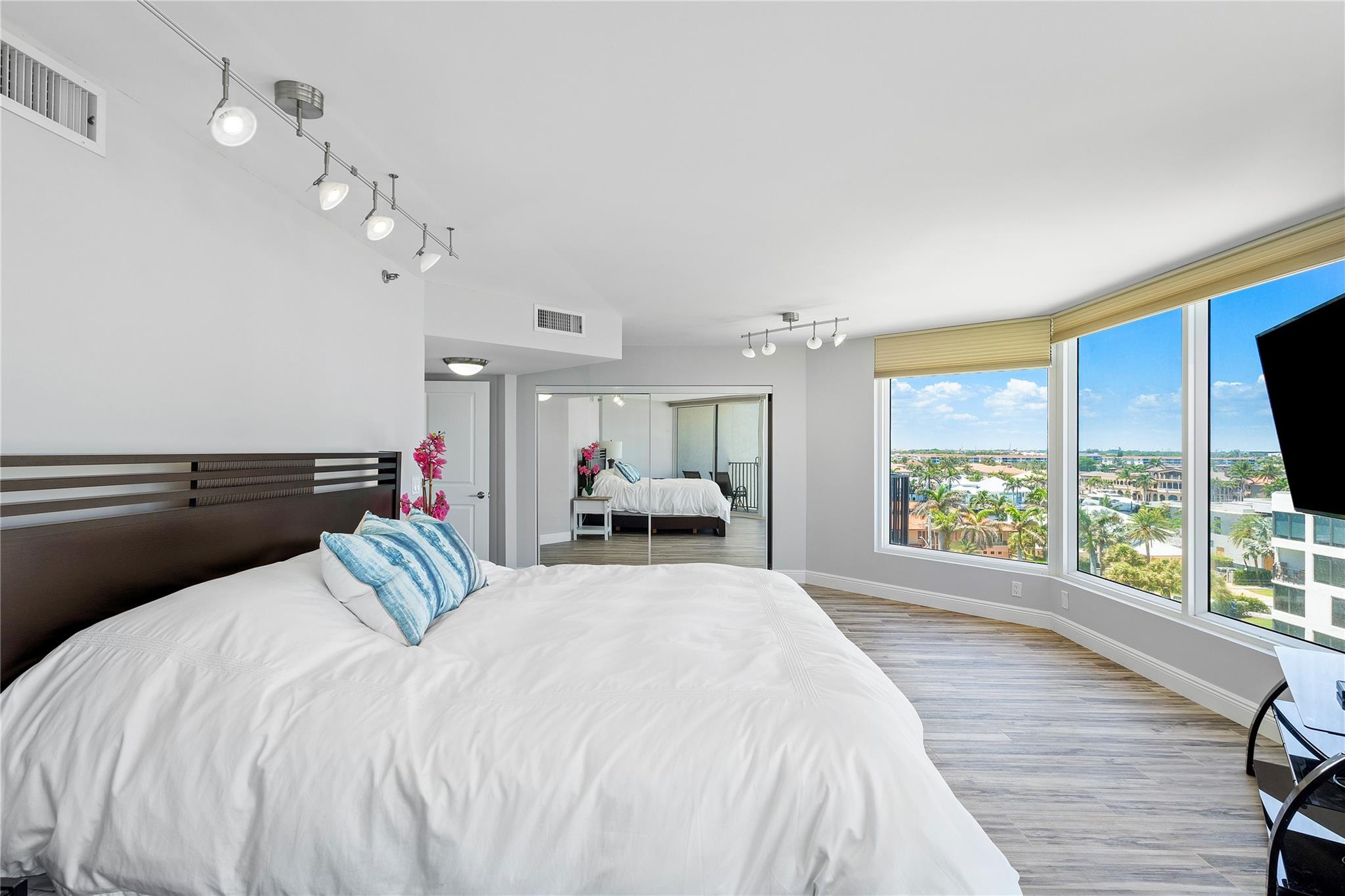 TOWNHOUSES OF HIGHLAND BE - Residential