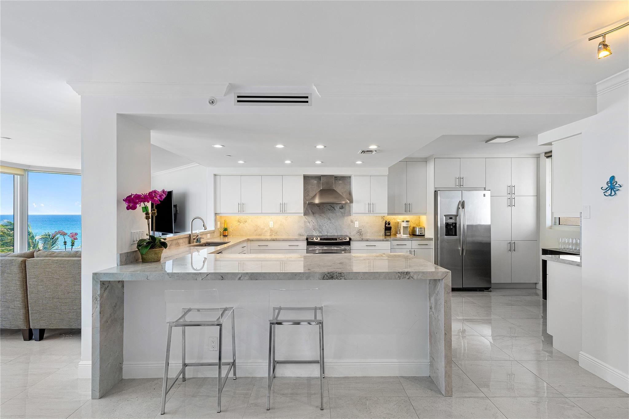 TOWNHOUSES OF HIGHLAND BE - Residential
