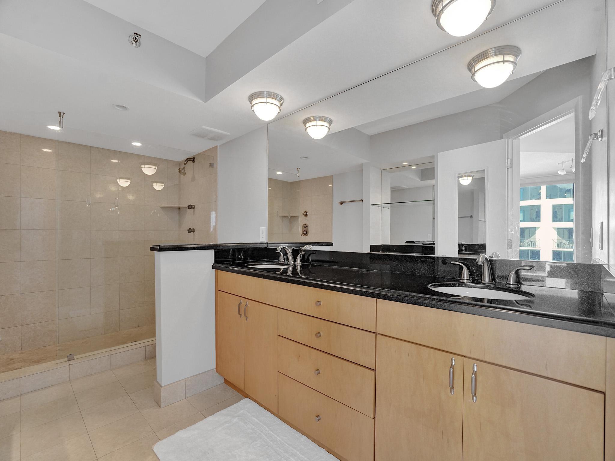 TOWNHOUSES OF HIGHLAND BE - Residential