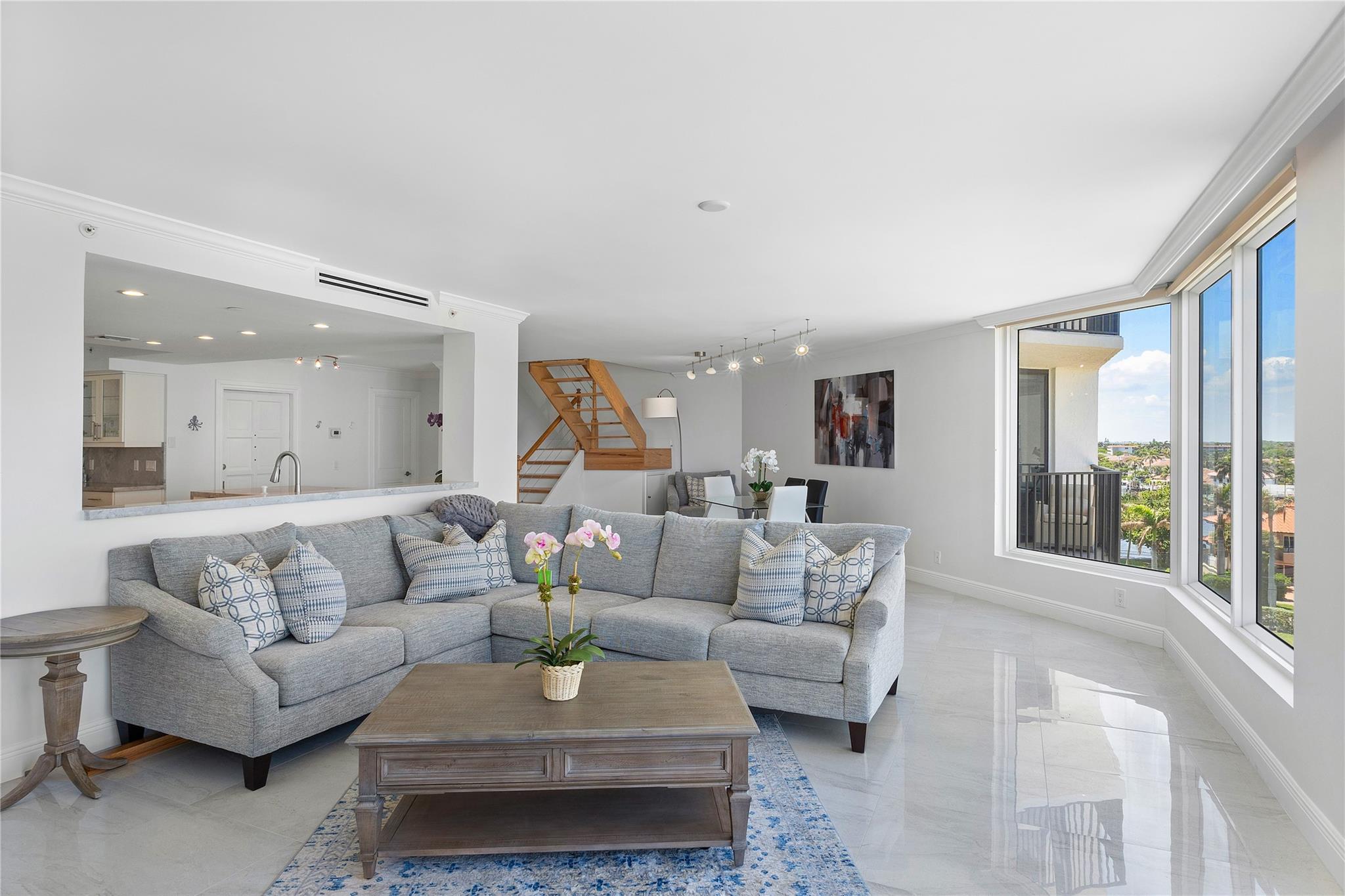 TOWNHOUSES OF HIGHLAND BE - Residential