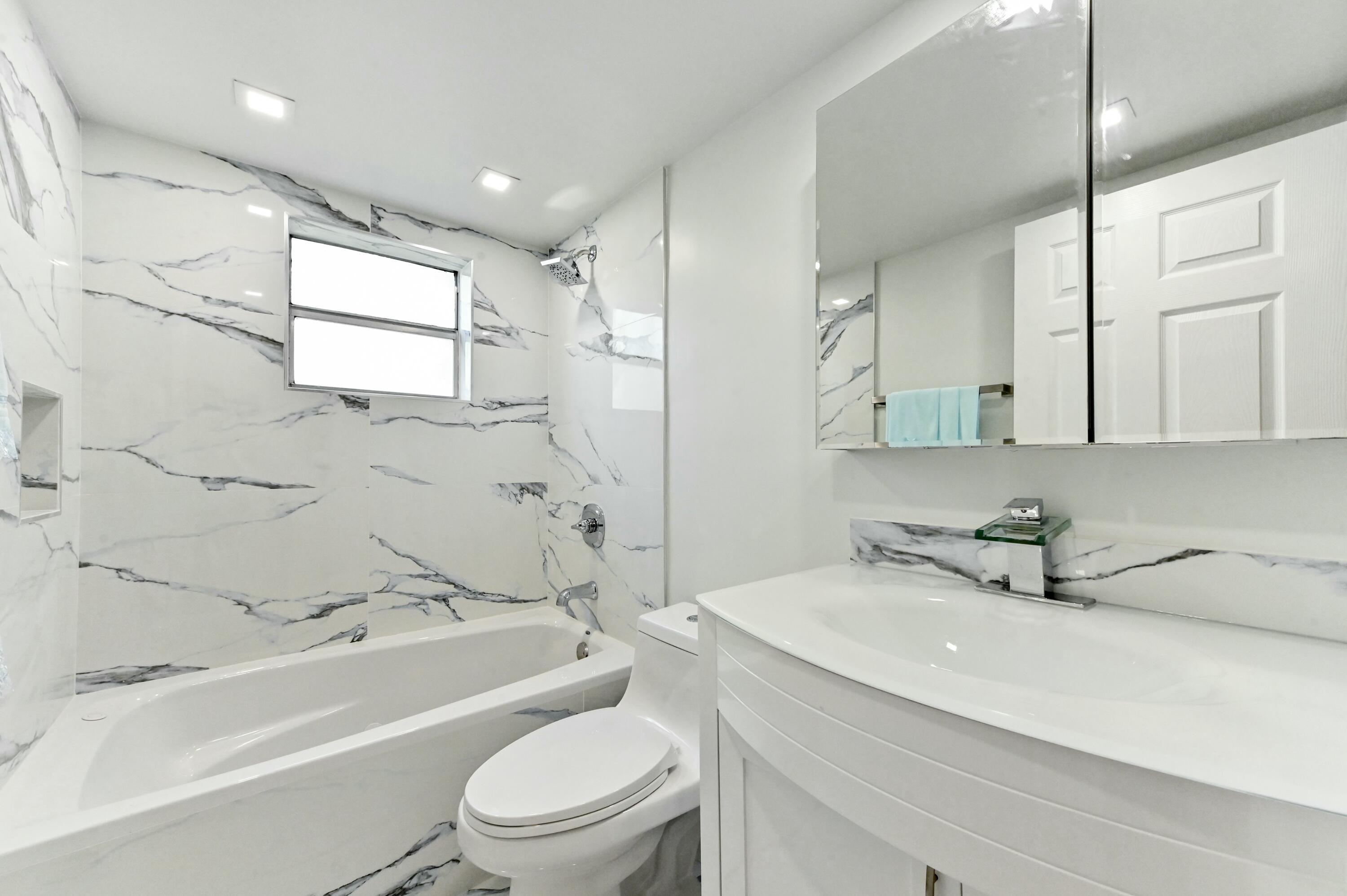 KINGS POINT - Residential Lease