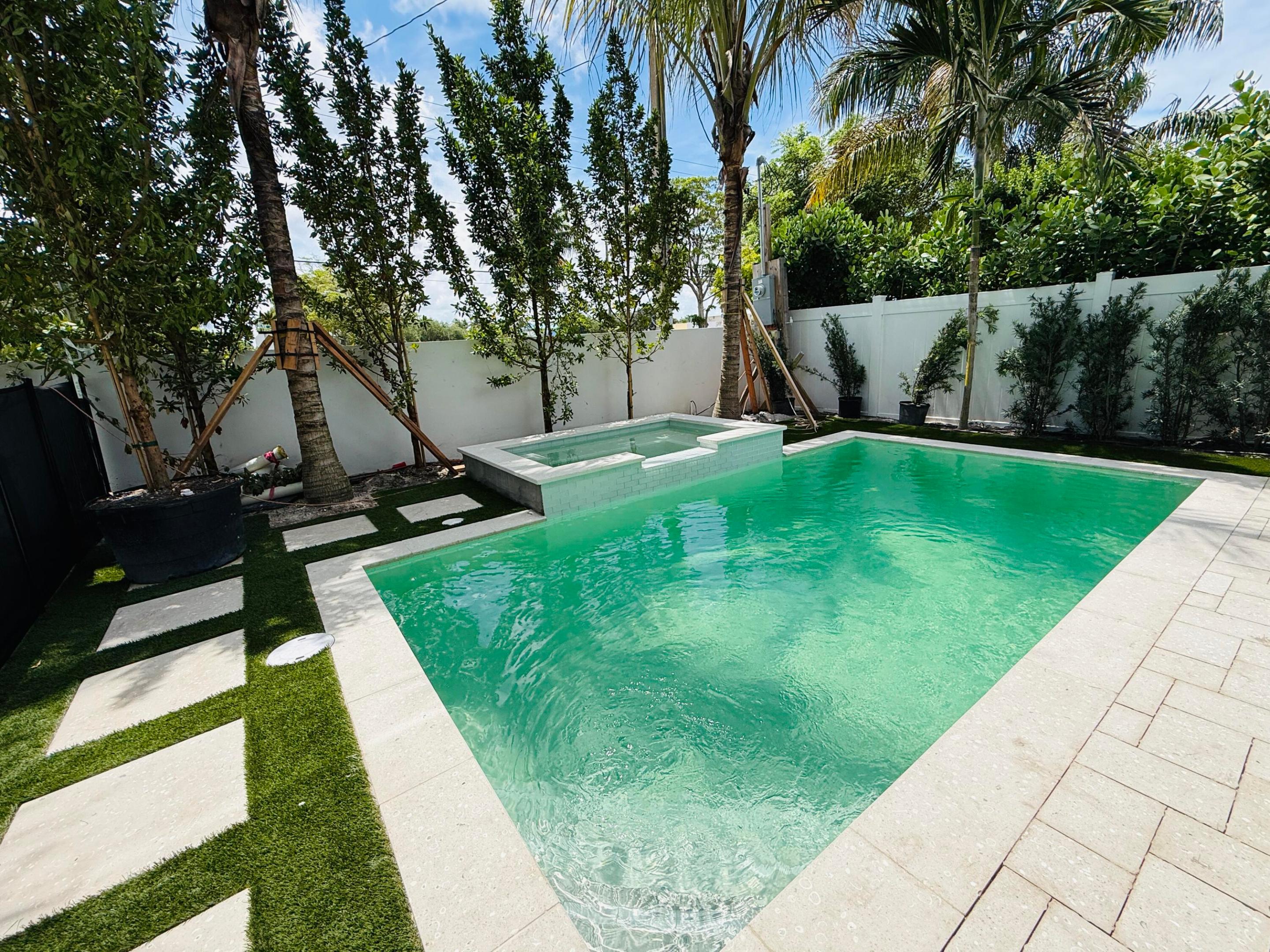 MIRAMAR SHORES - Residential