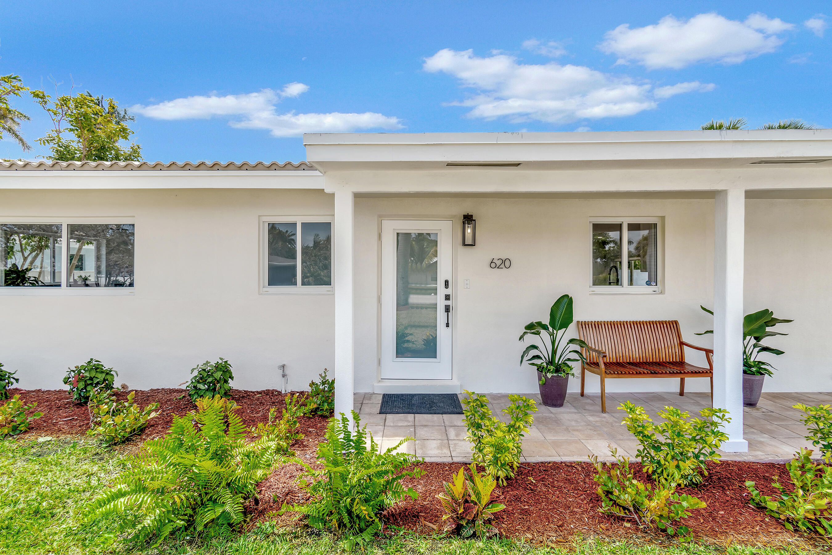 LAS PALMAS PARK - Residential Lease