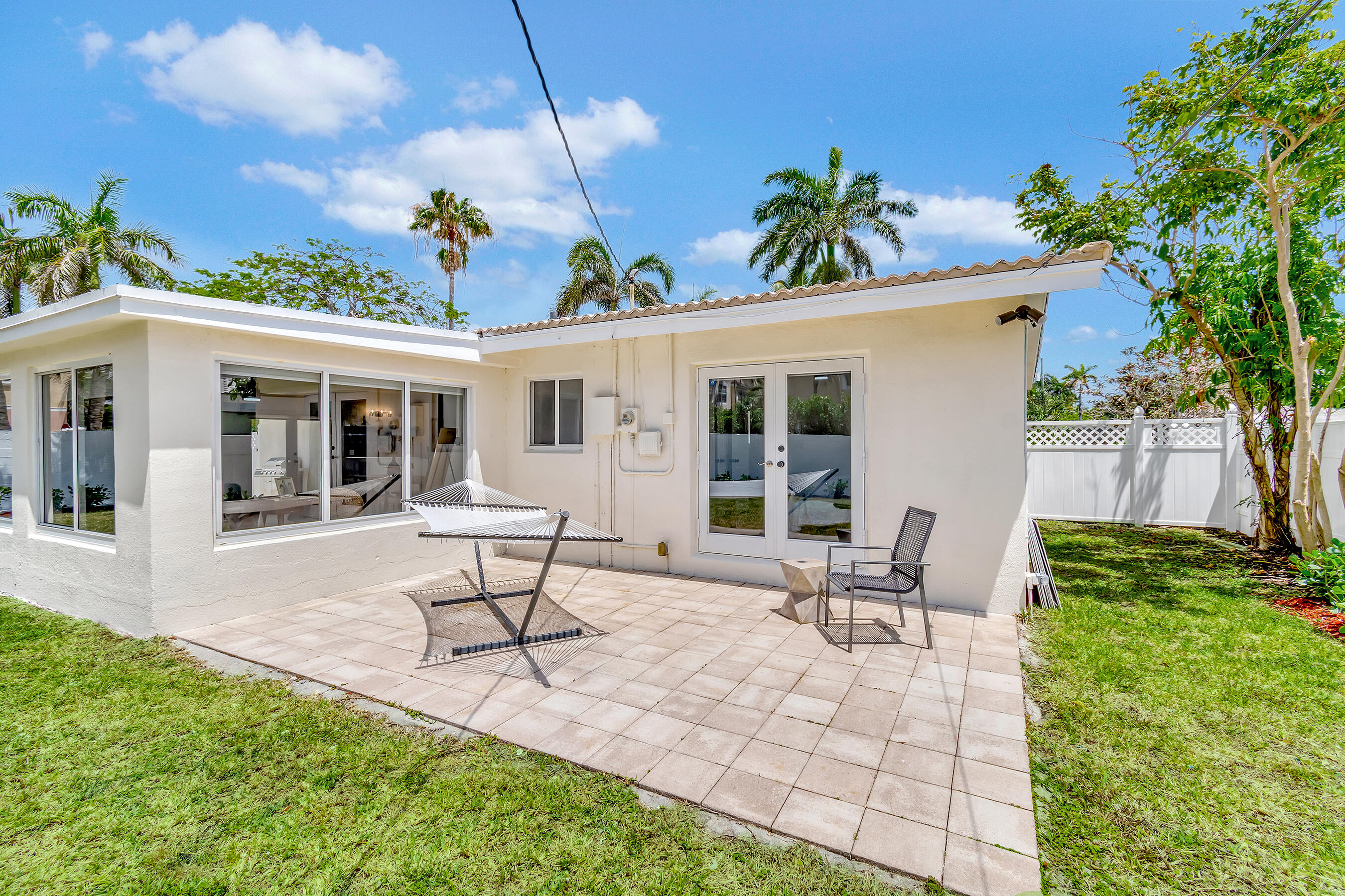 LAS PALMAS PARK - Residential Lease