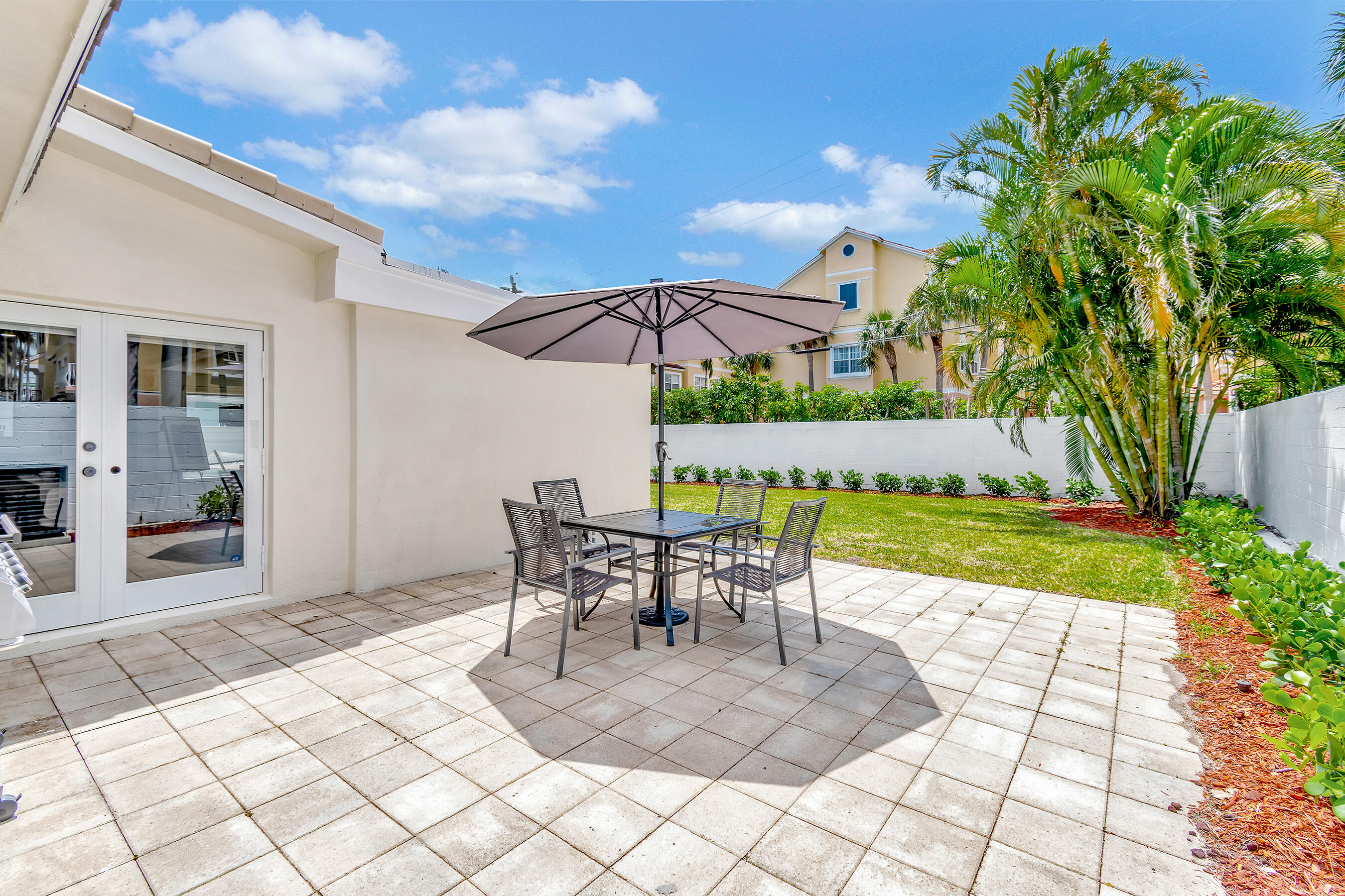 LAS PALMAS PARK - Residential Lease