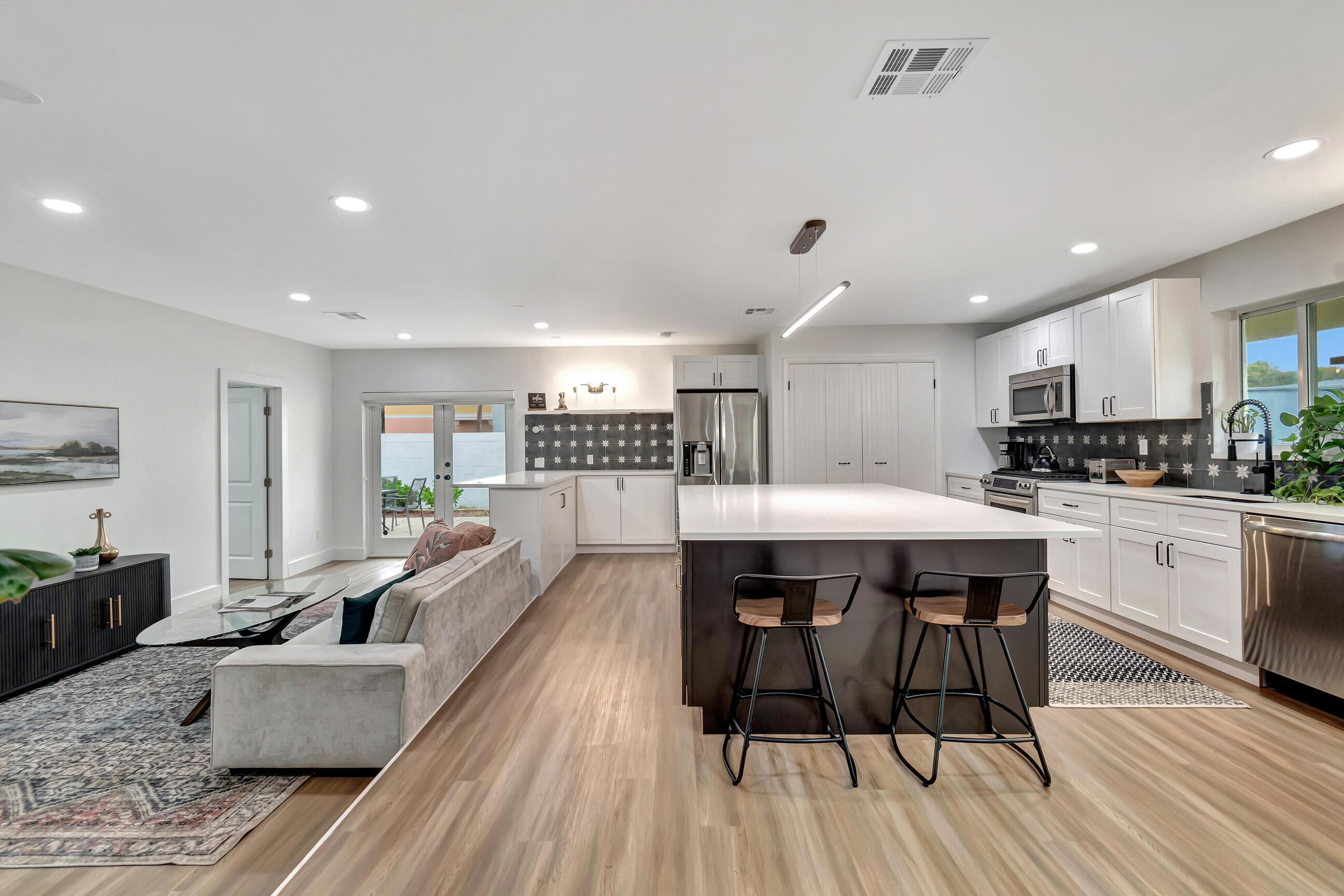 LAS PALMAS PARK - Residential Lease