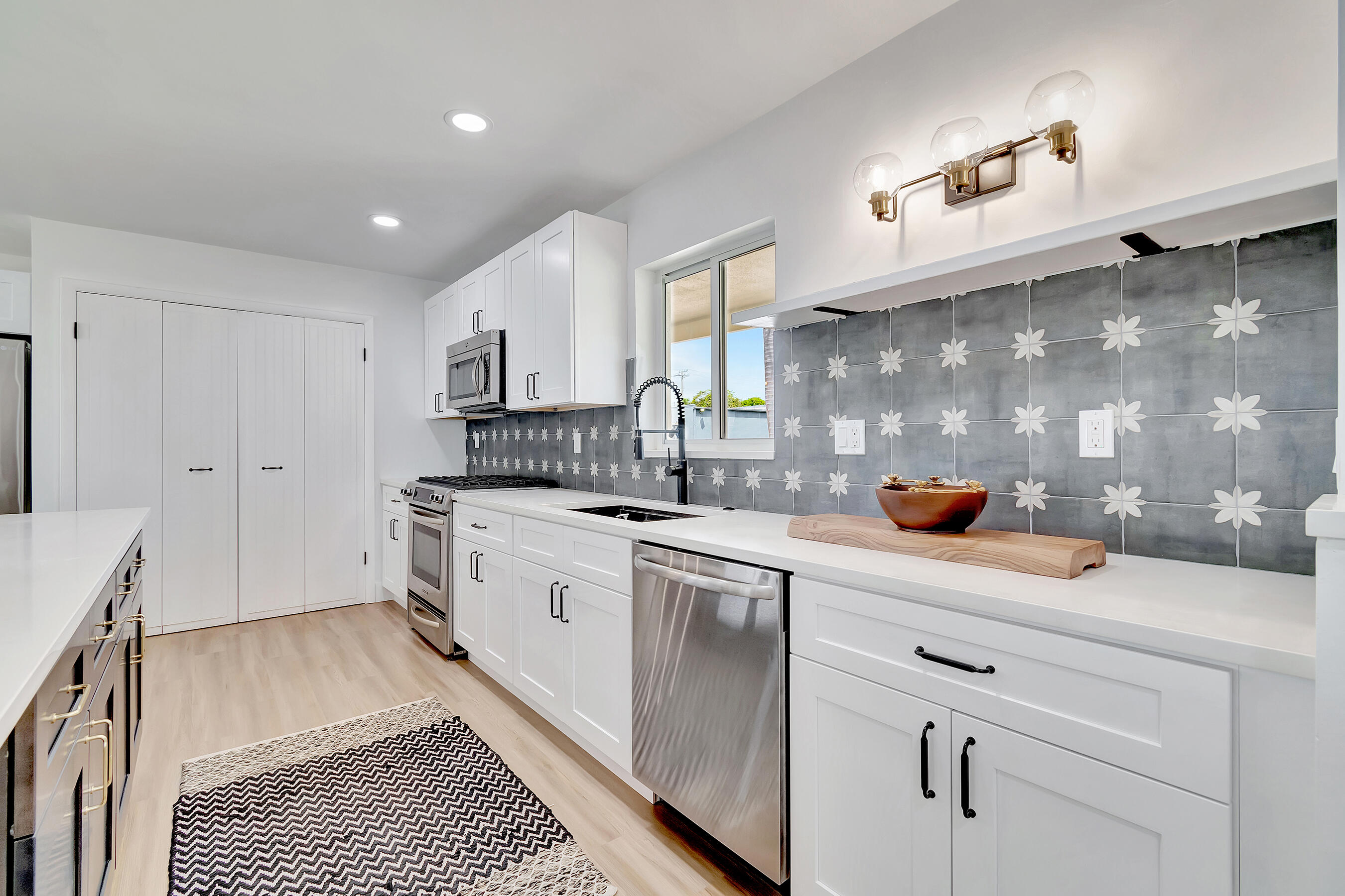 LAS PALMAS PARK - Residential Lease