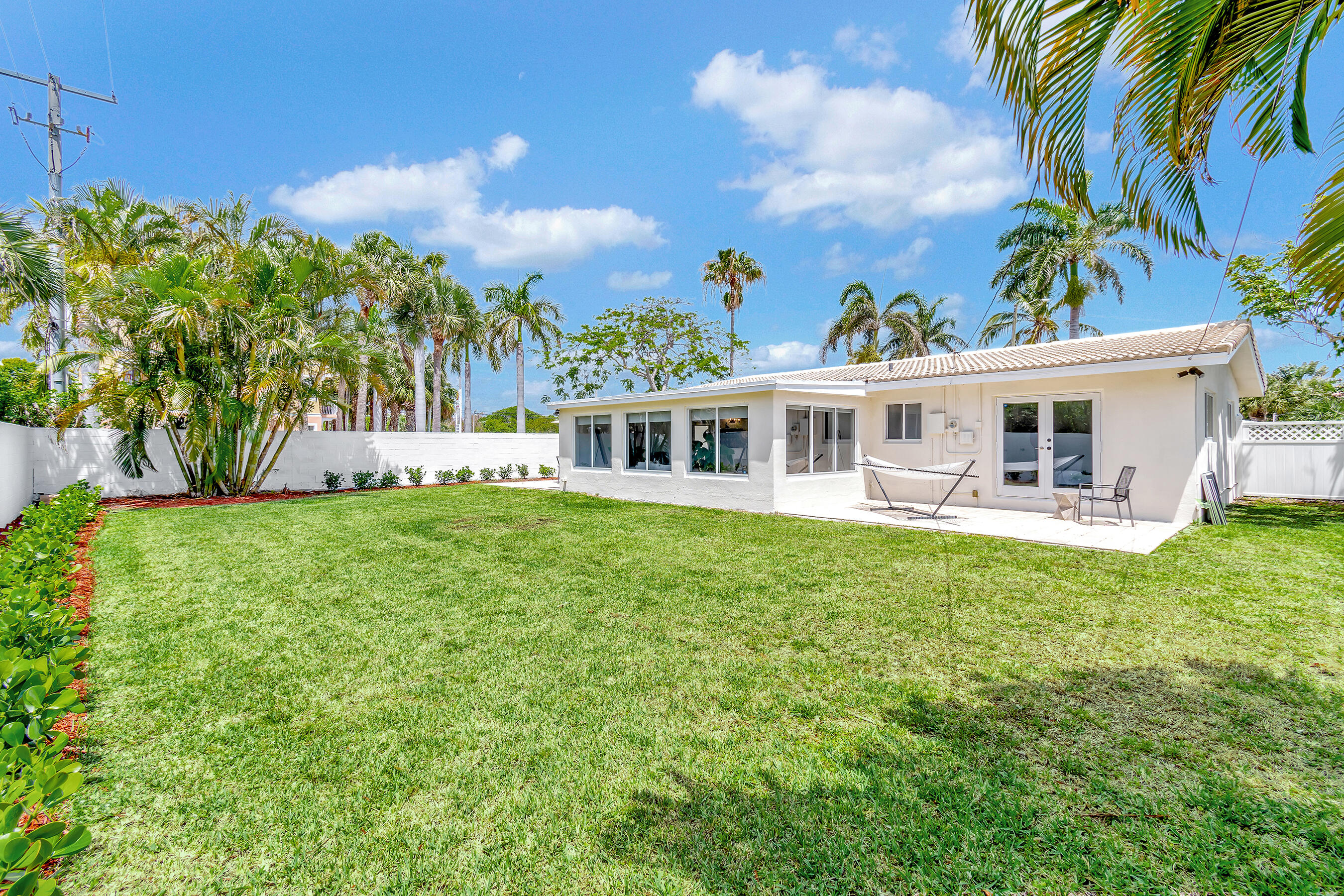 LAS PALMAS PARK - Residential Lease