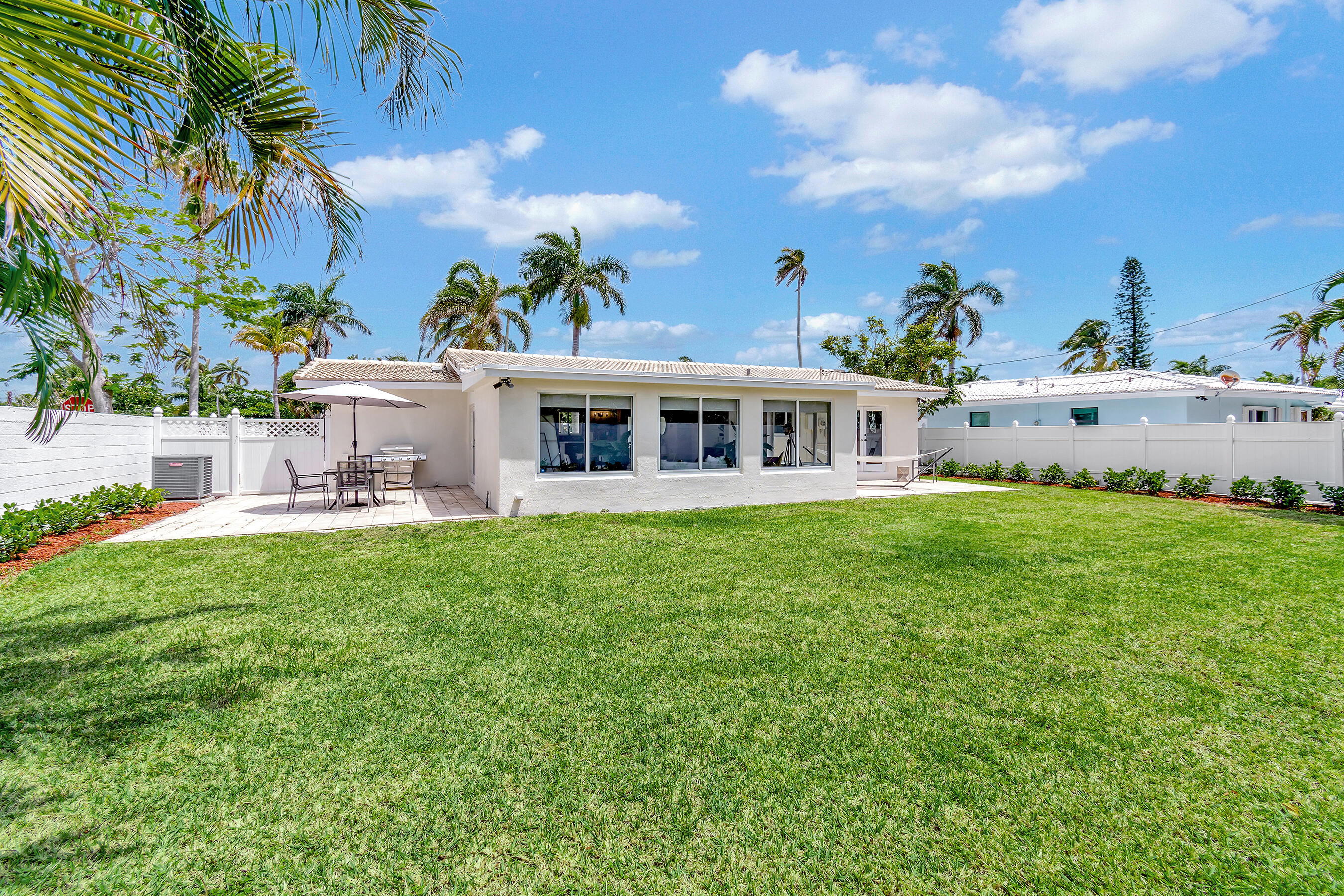 LAS PALMAS PARK - Residential Lease