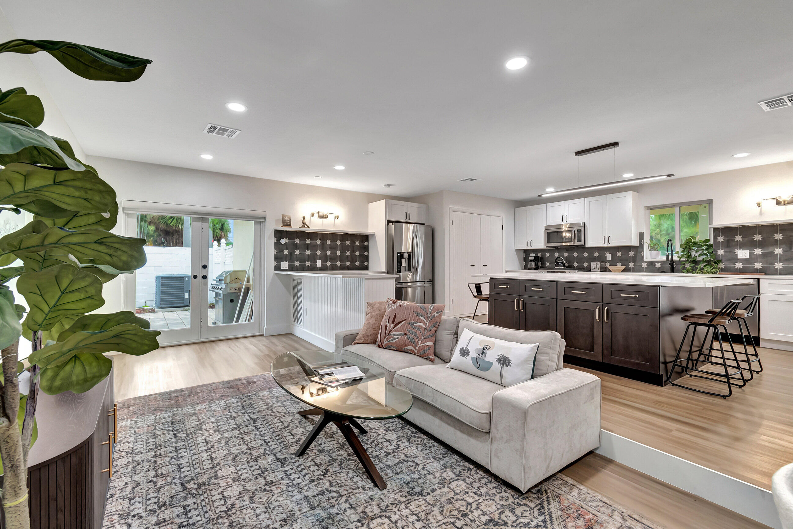 LAS PALMAS PARK - Residential Lease