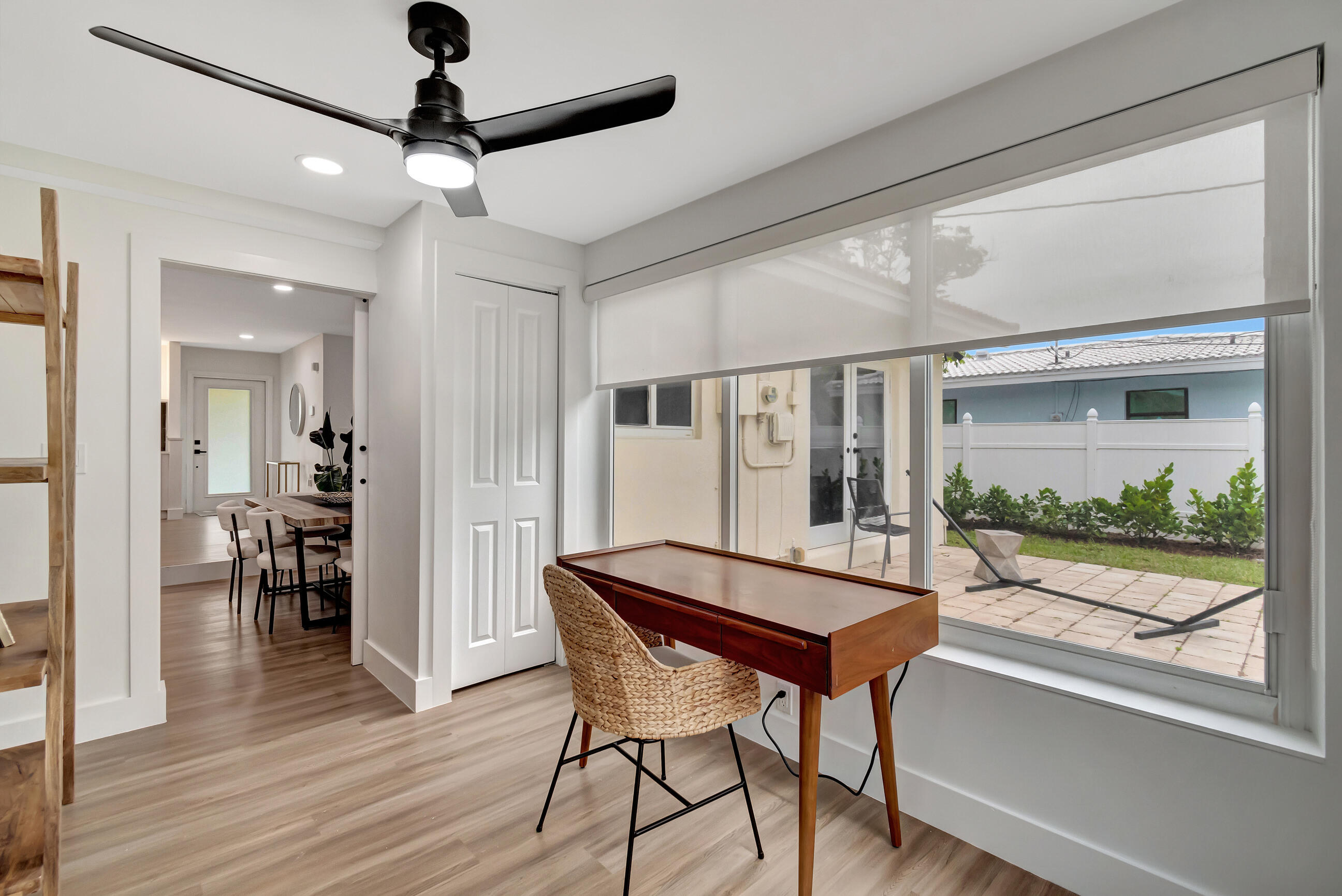 LAS PALMAS PARK - Residential Lease