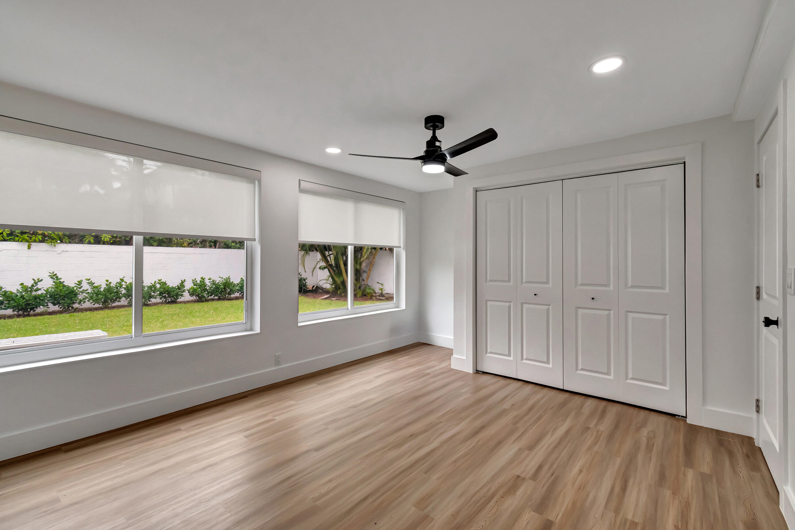 LAS PALMAS PARK - Residential Lease