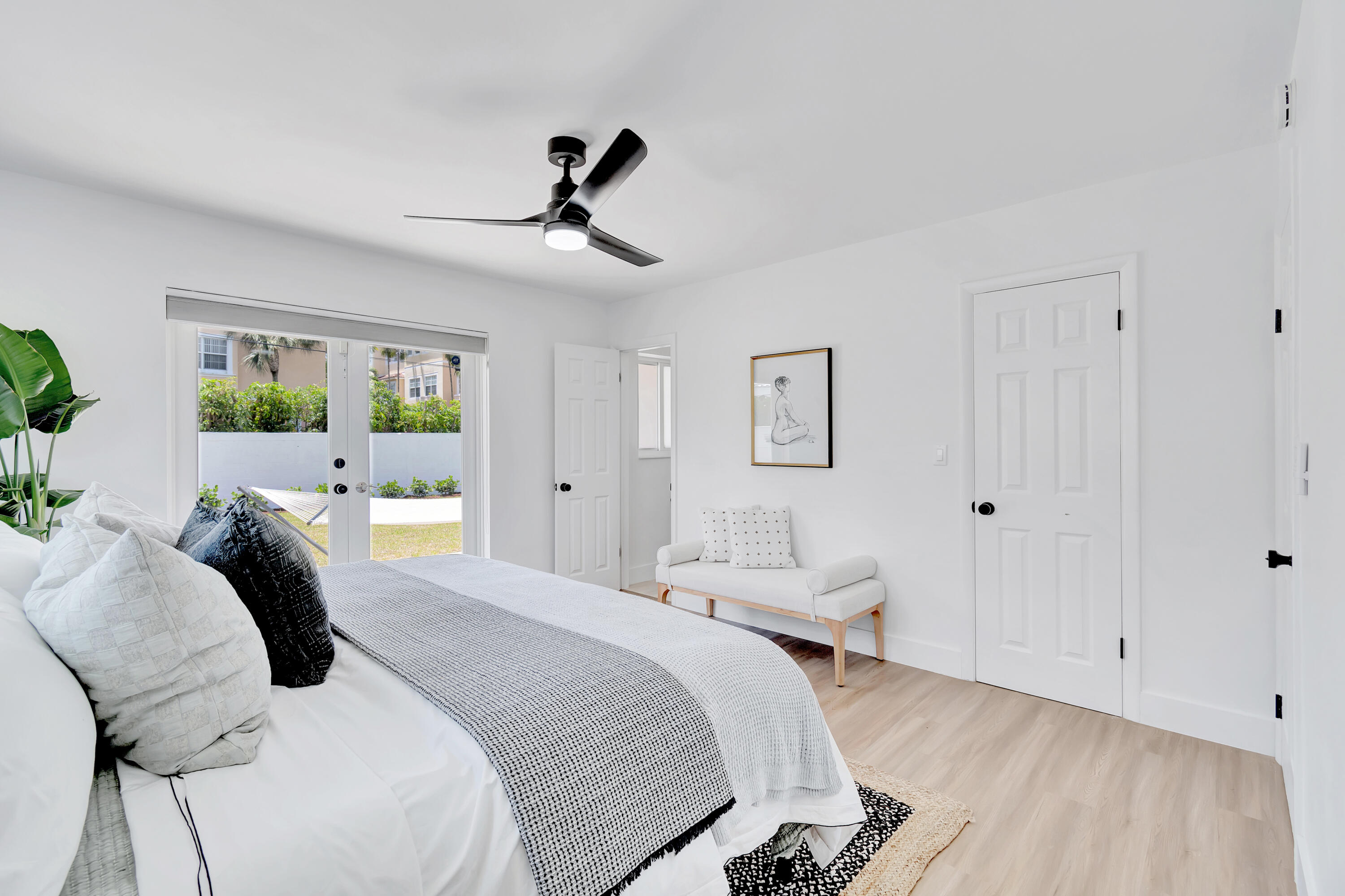 LAS PALMAS PARK - Residential Lease