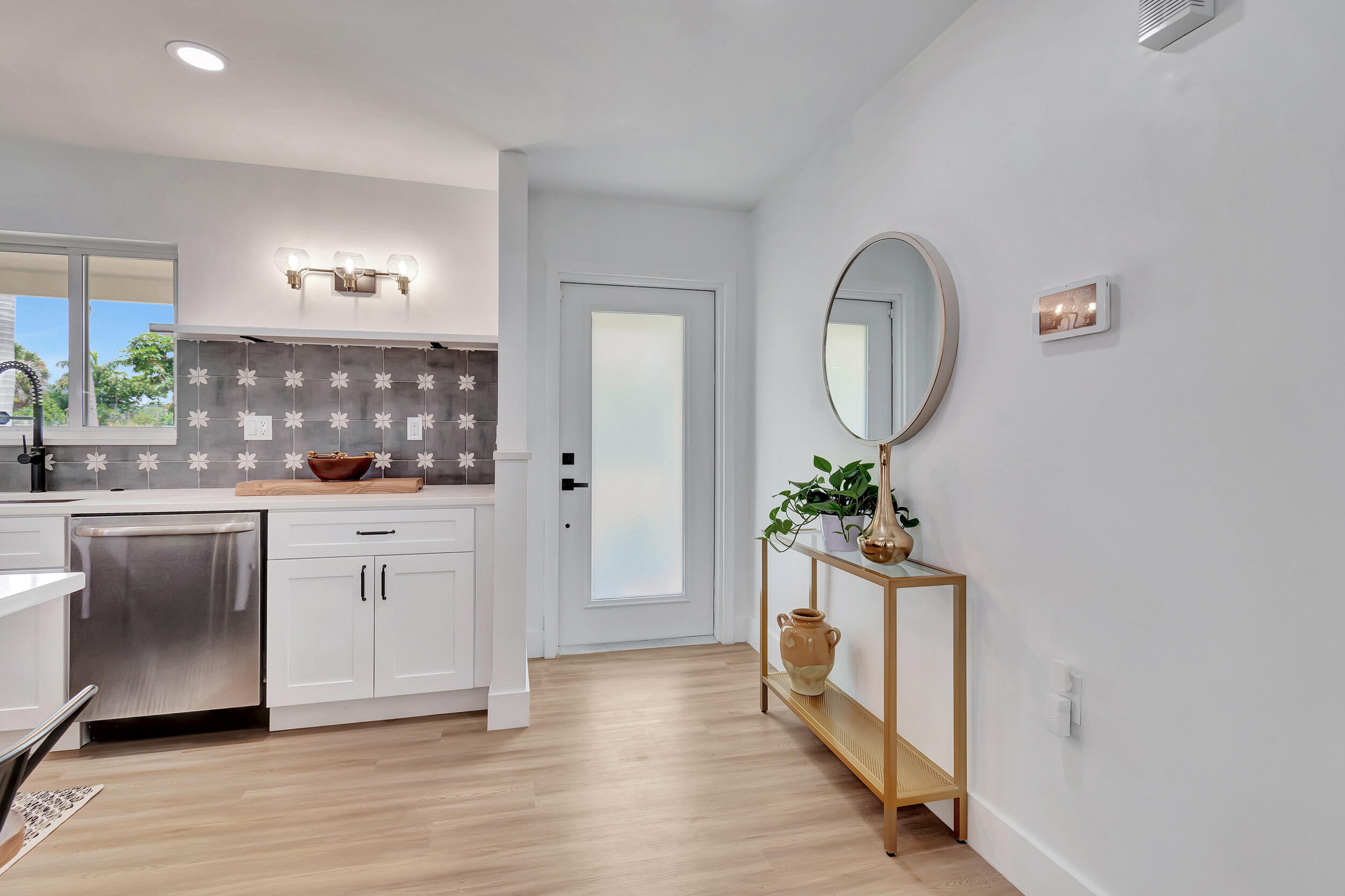LAS PALMAS PARK - Residential Lease