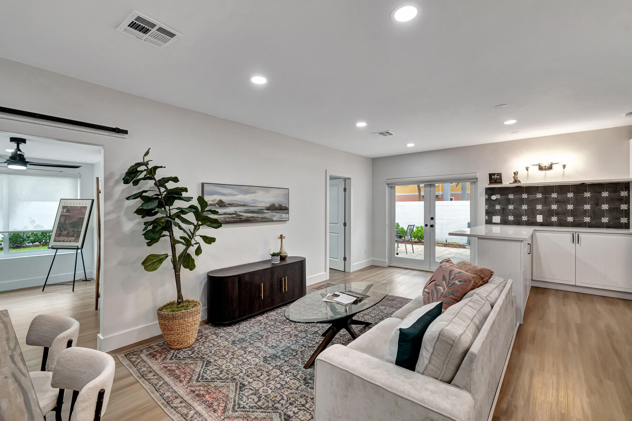 LAS PALMAS PARK - Residential Lease