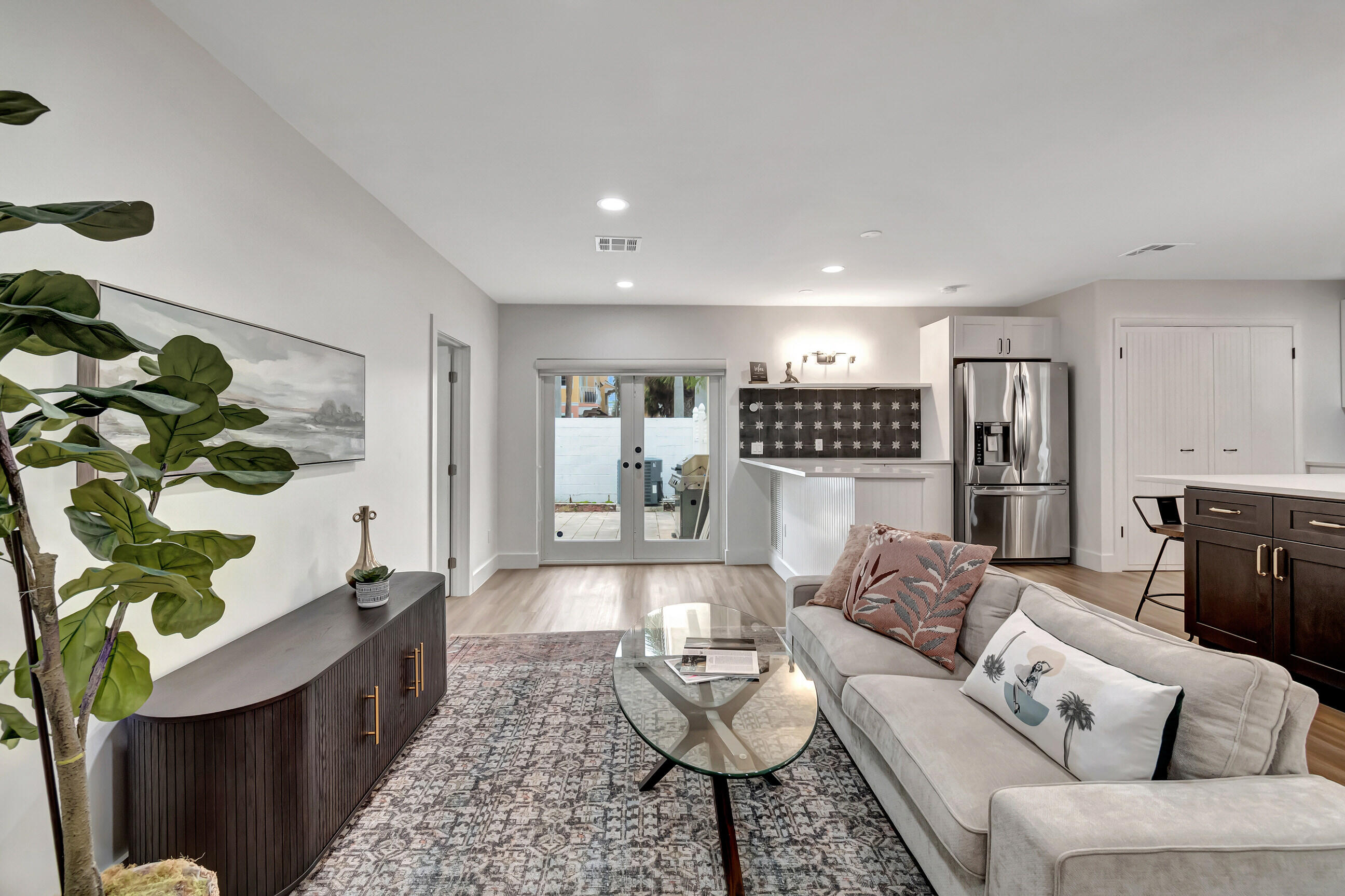 LAS PALMAS PARK - Residential Lease