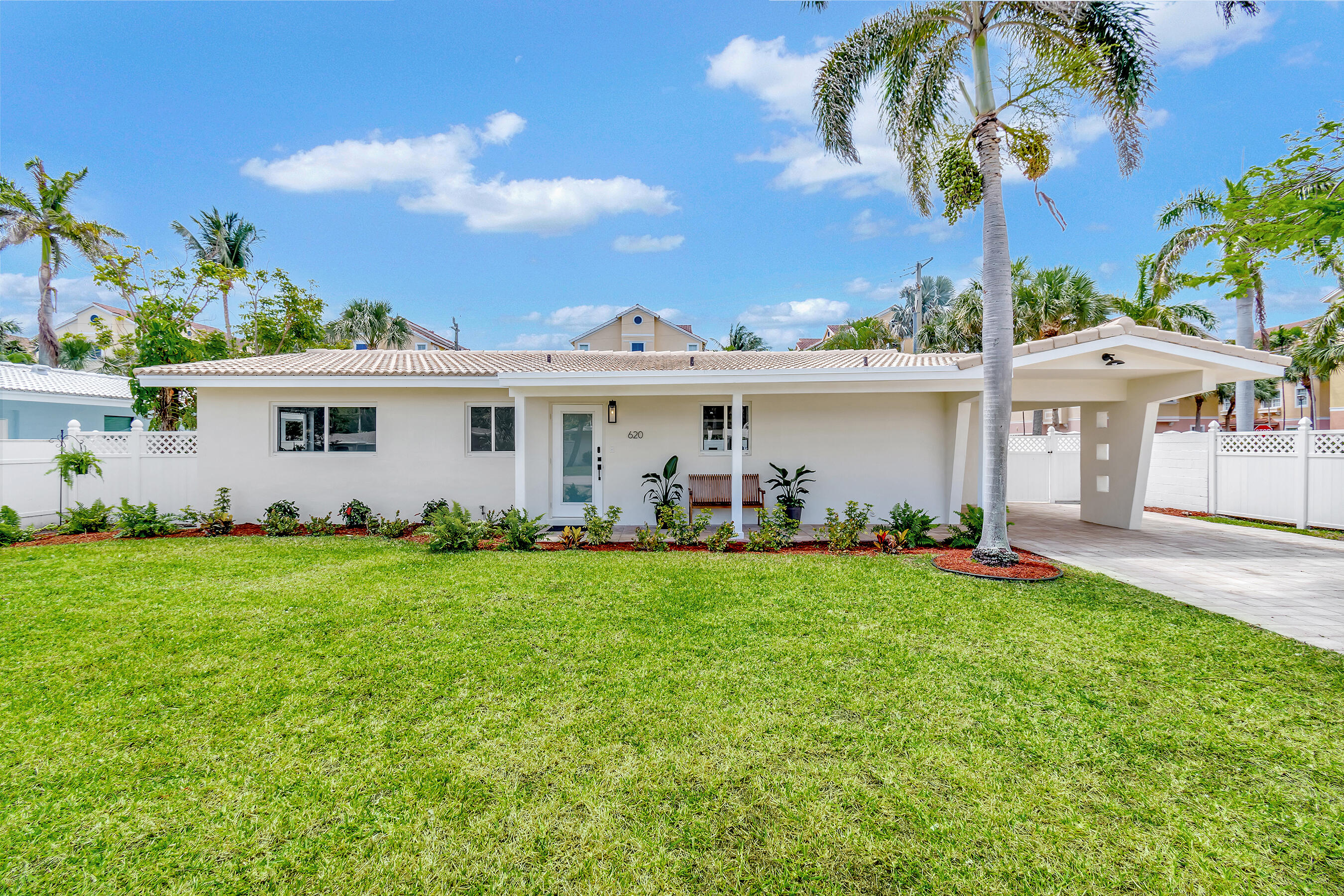 LAS PALMAS PARK - Residential Lease