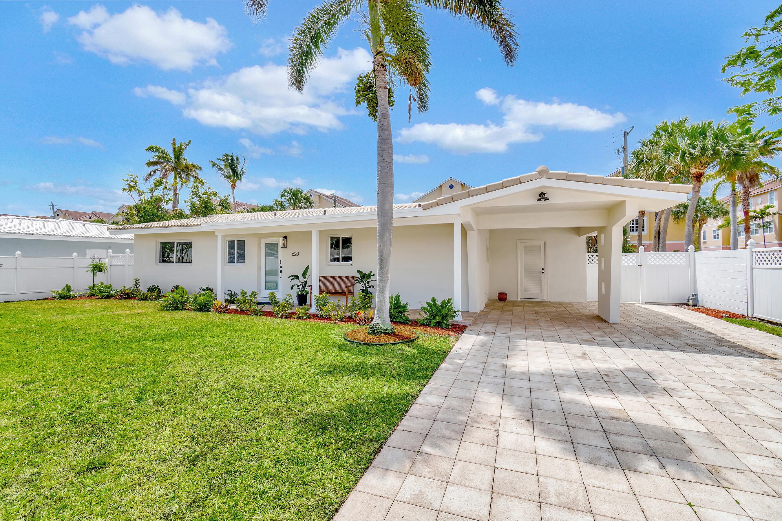 LAS PALMAS PARK - Residential Lease