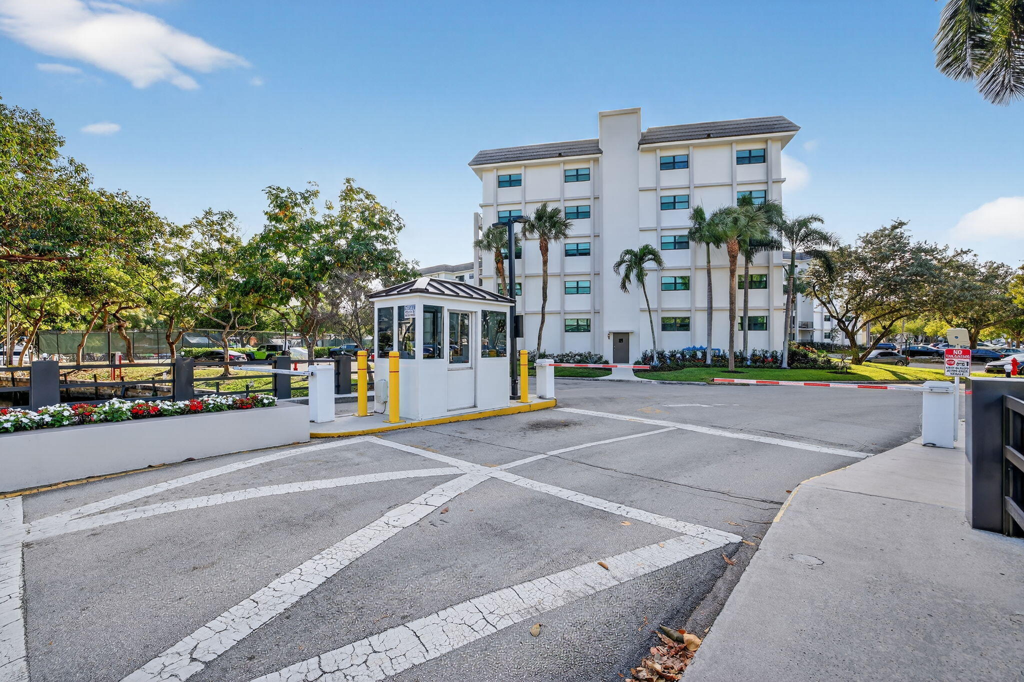 RIVER REACH CONDOMINIUM V - Residential