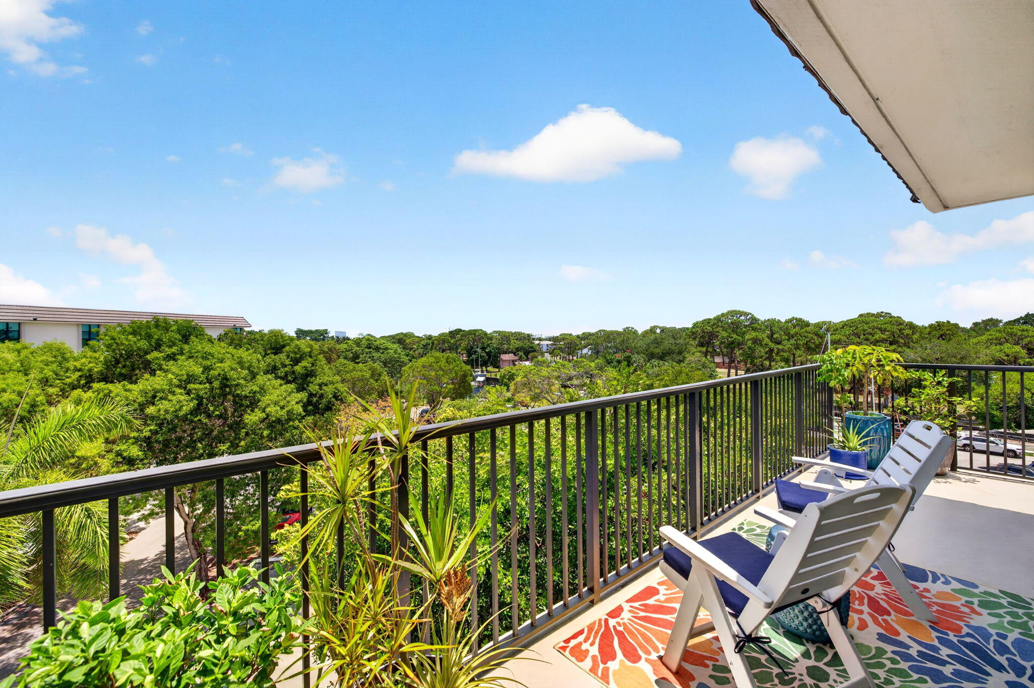 RIVER REACH CONDOMINIUM V - Residential