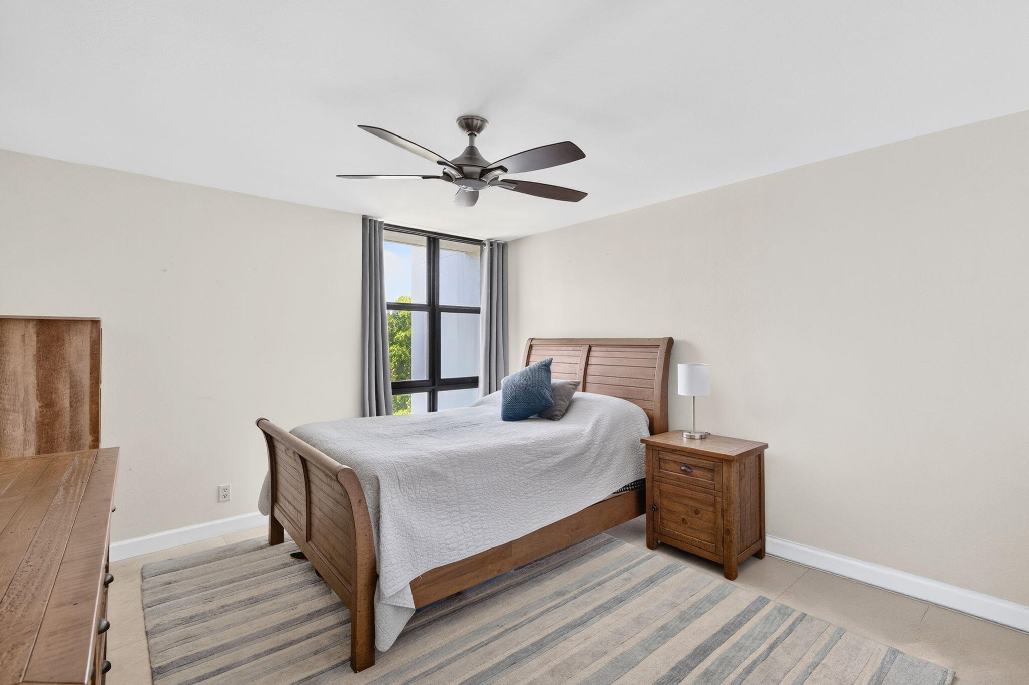 RIVER REACH CONDOMINIUM V - Residential