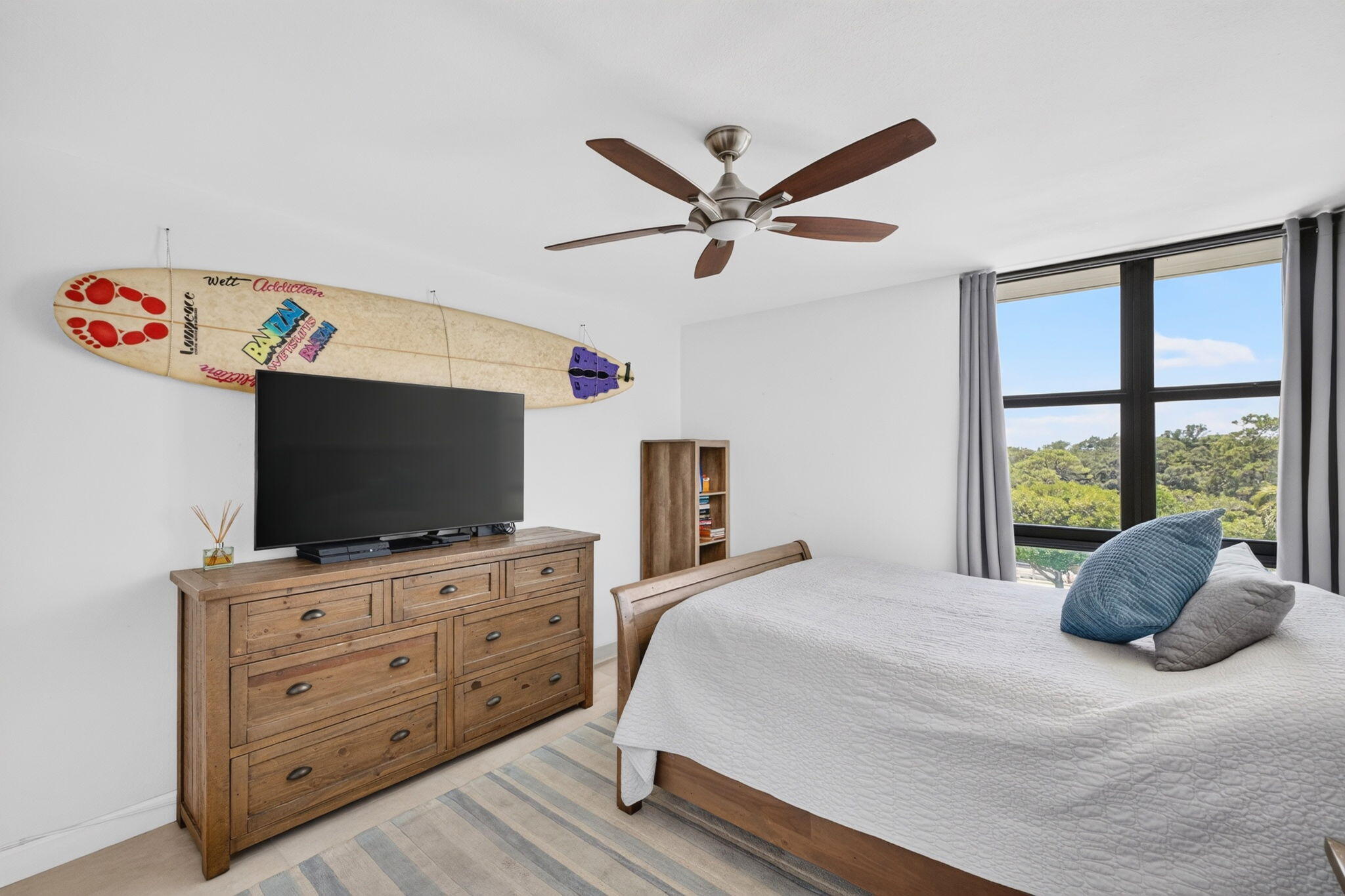 RIVER REACH CONDOMINIUM V - Residential