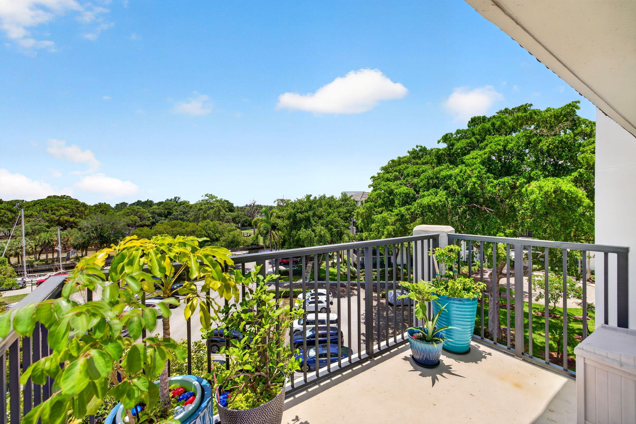 RIVER REACH CONDOMINIUM V - Residential