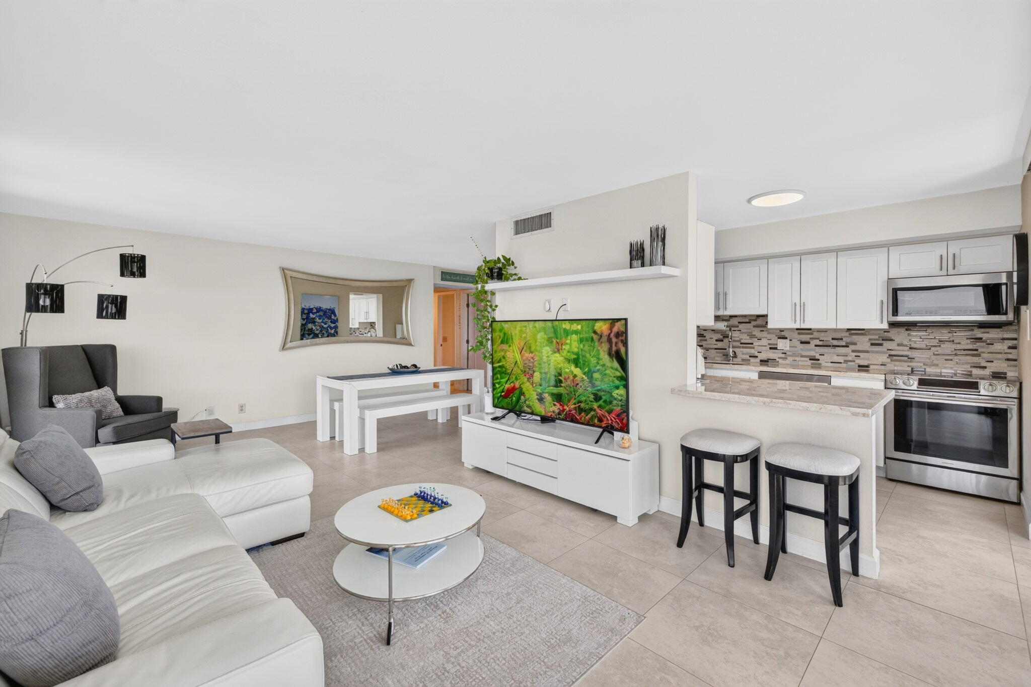 RIVER REACH CONDOMINIUM V - Residential