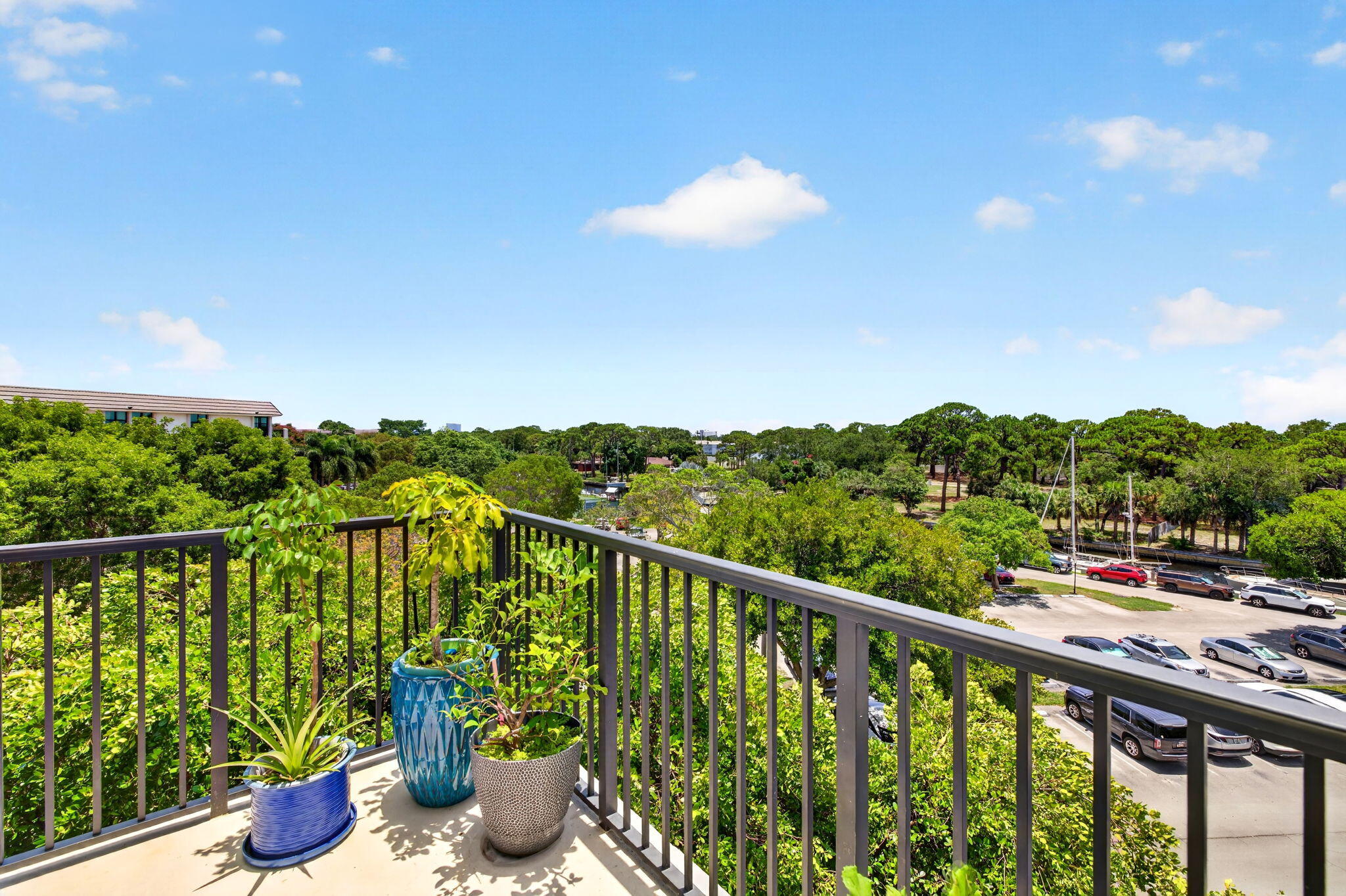 RIVER REACH CONDOMINIUM V - Residential