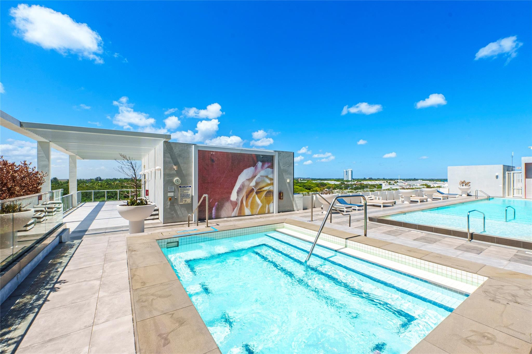 METROPICA NORTH TOWER ONE - Residential