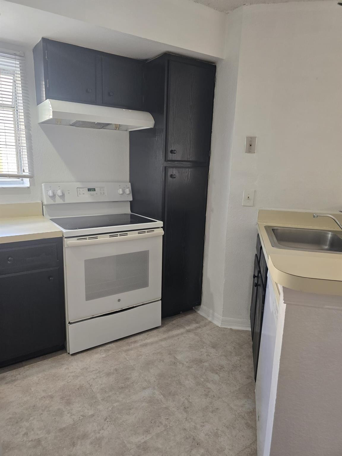 CORAL KEY CONDO - Residential Lease