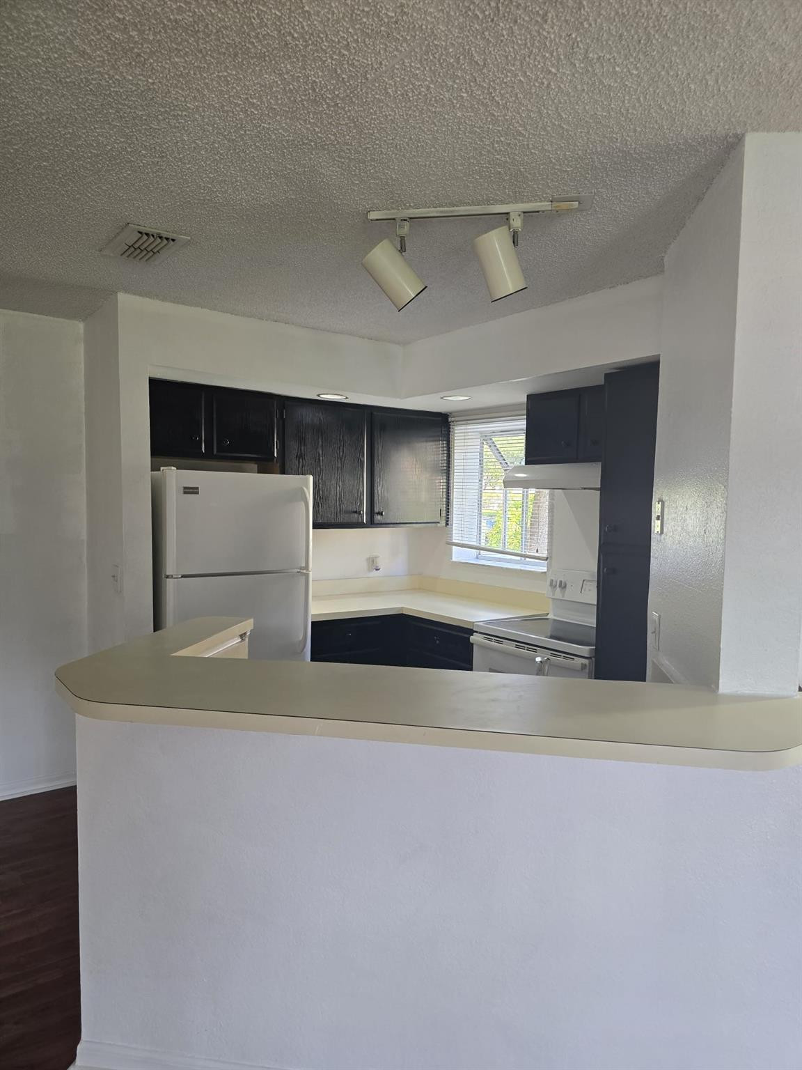 CORAL KEY CONDO - Residential Lease