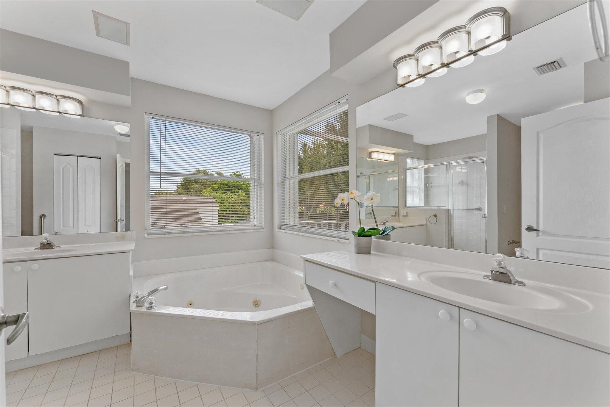 LAKES AT BOCA RATON PAR E - Residential
