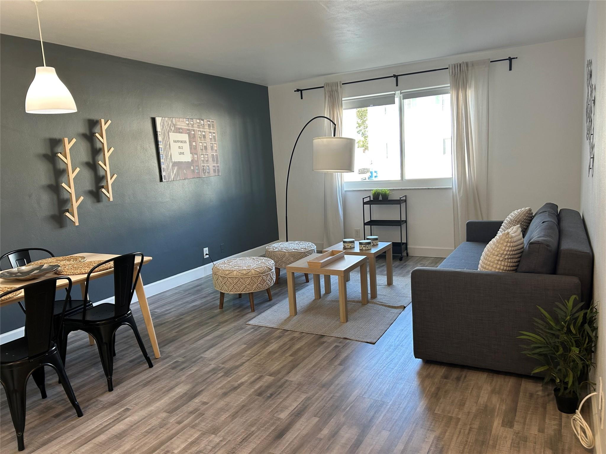 Darling Immaculate Unit In Georgian Court on the first floor ! Newly decorated ! Fresh and Clean, Just painted and furnished with all new furniture ! -Credit of 650 required ! first floor- Located in beautiful Imperial Point ! 10 minutes to the Beach ! Will rent it with furniture at $1600 !