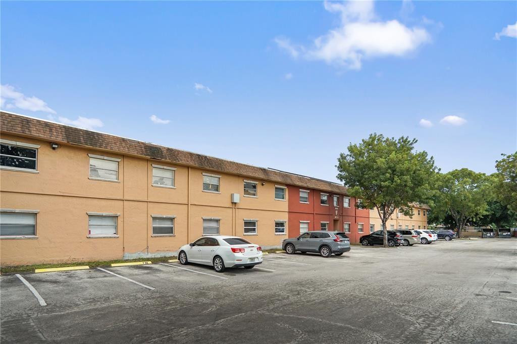 Courts at Oakland Park - Residential