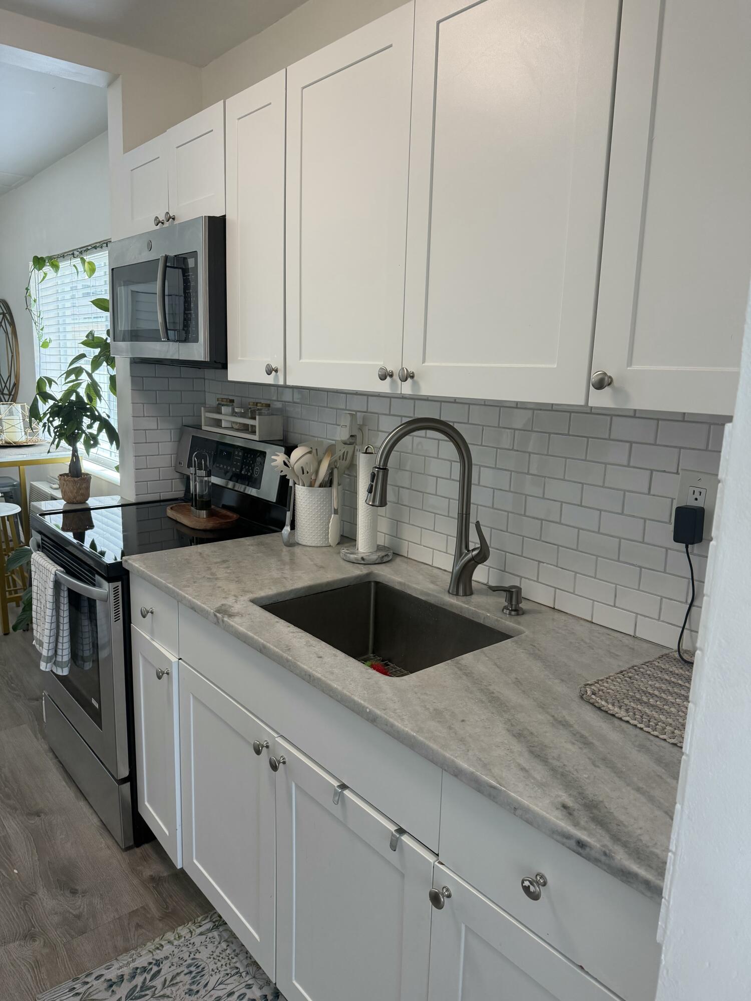 FRANK ADD TO HOLLYWOOD - Residential Lease