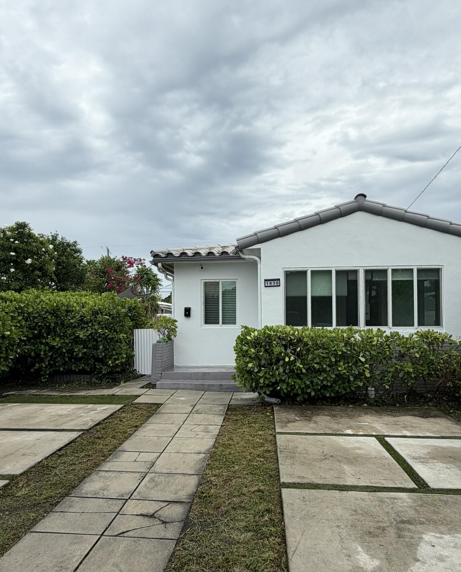 FRANK ADD TO HOLLYWOOD - Residential Lease