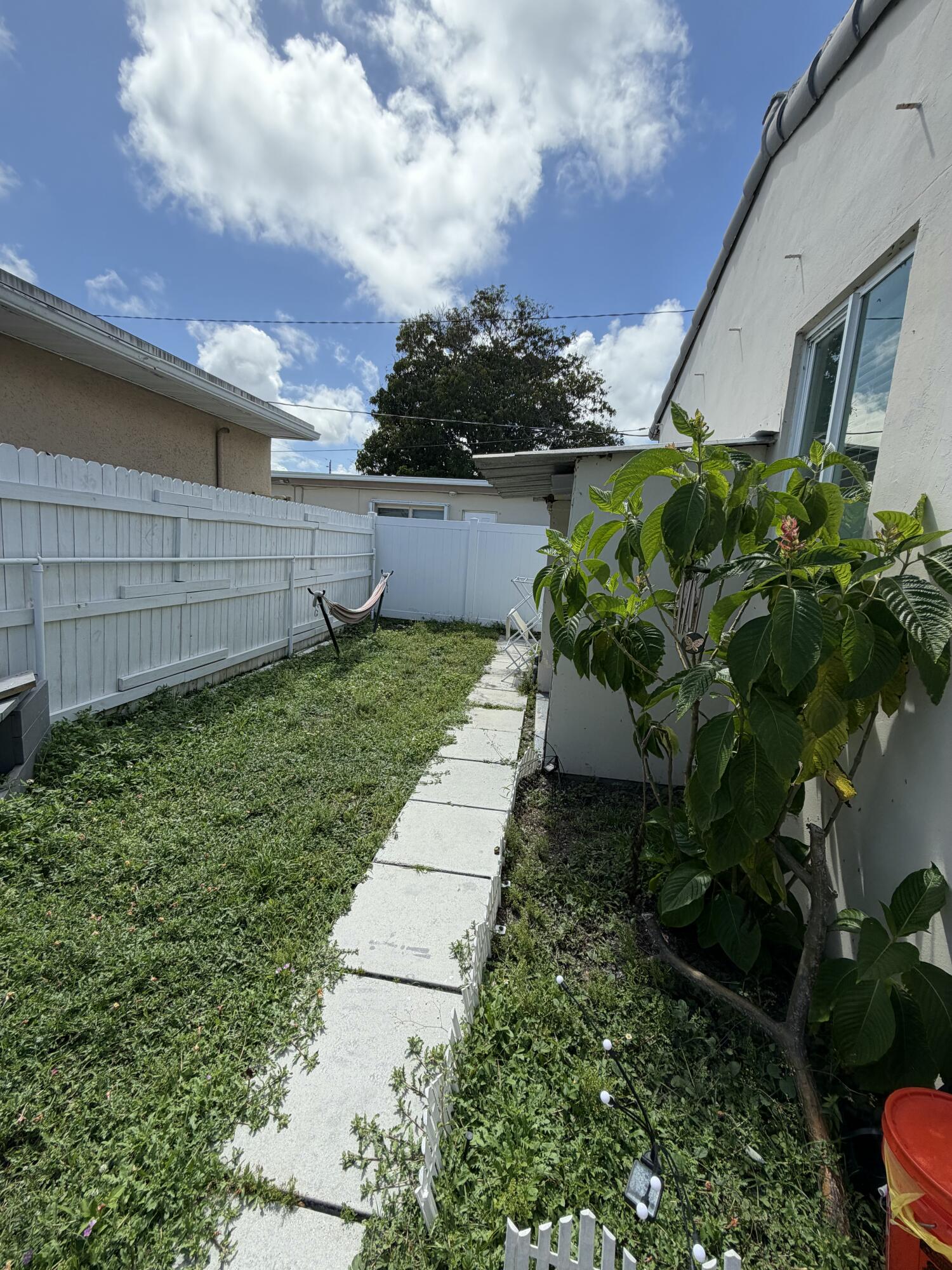 FRANK ADD TO HOLLYWOOD - Residential Lease